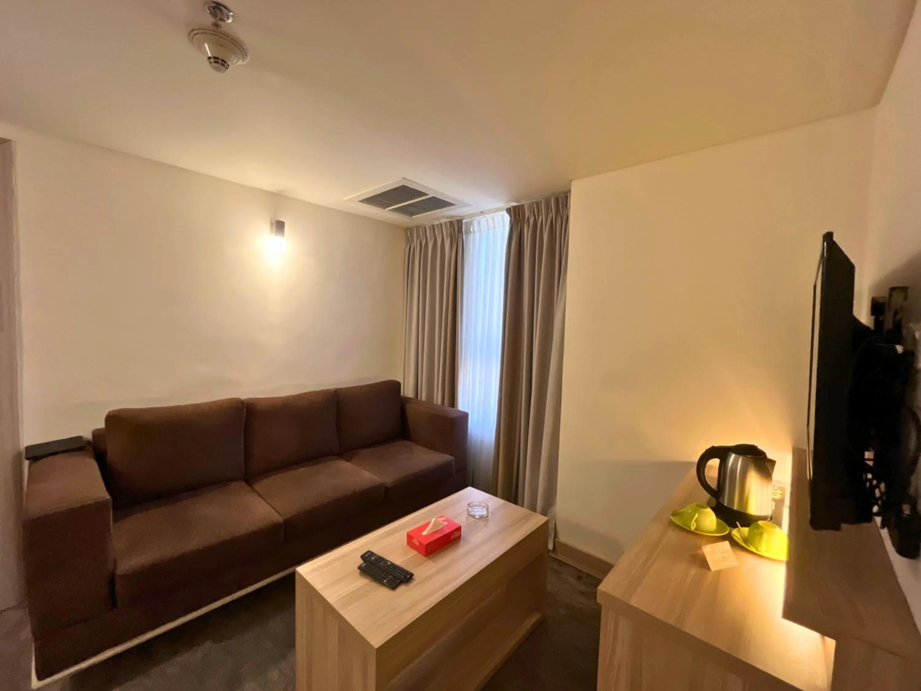 TV and multimedia in La Casa Hotel Amman by FHM