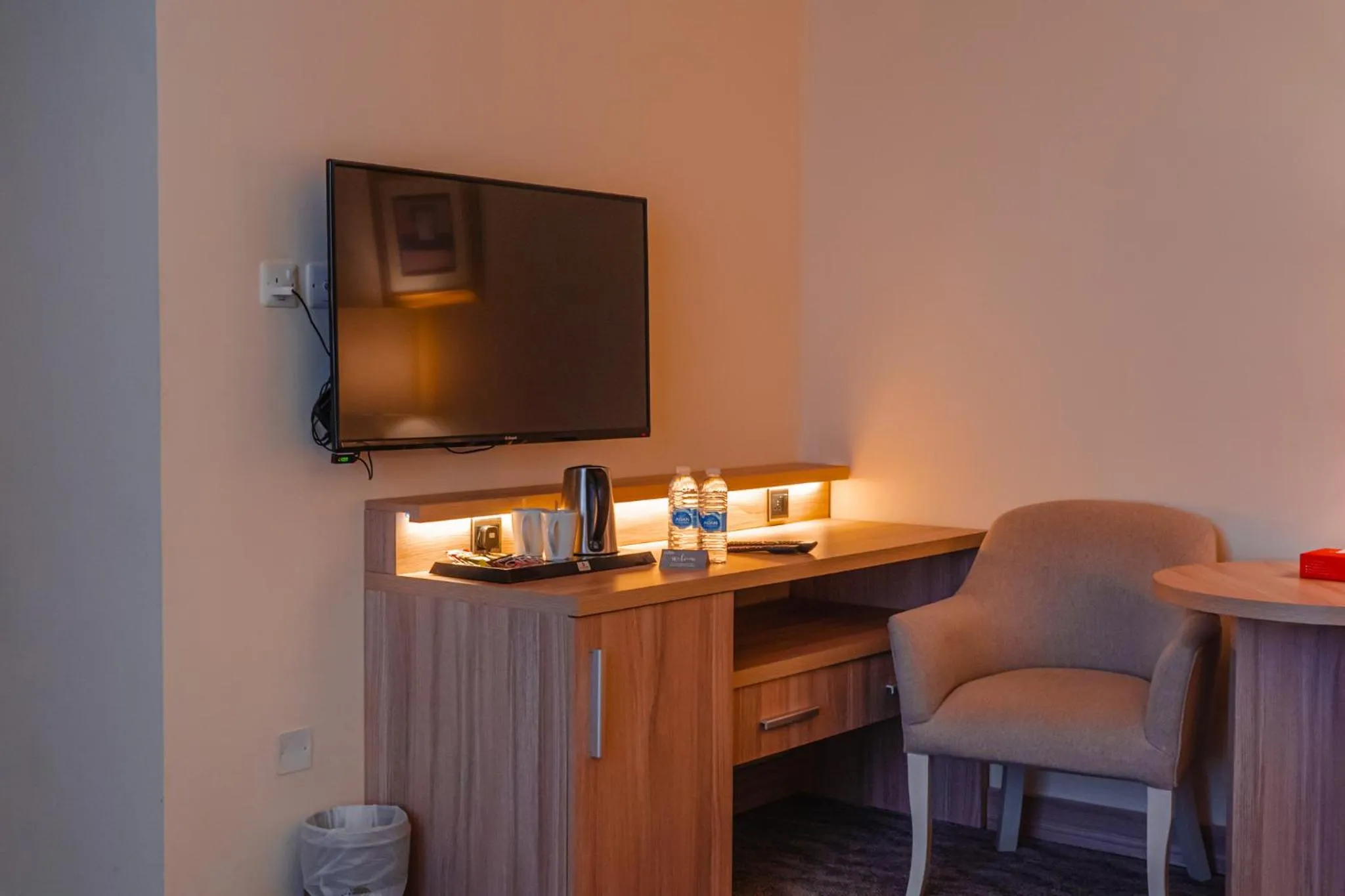 TV and multimedia in La Casa Hotel Amman by FHM