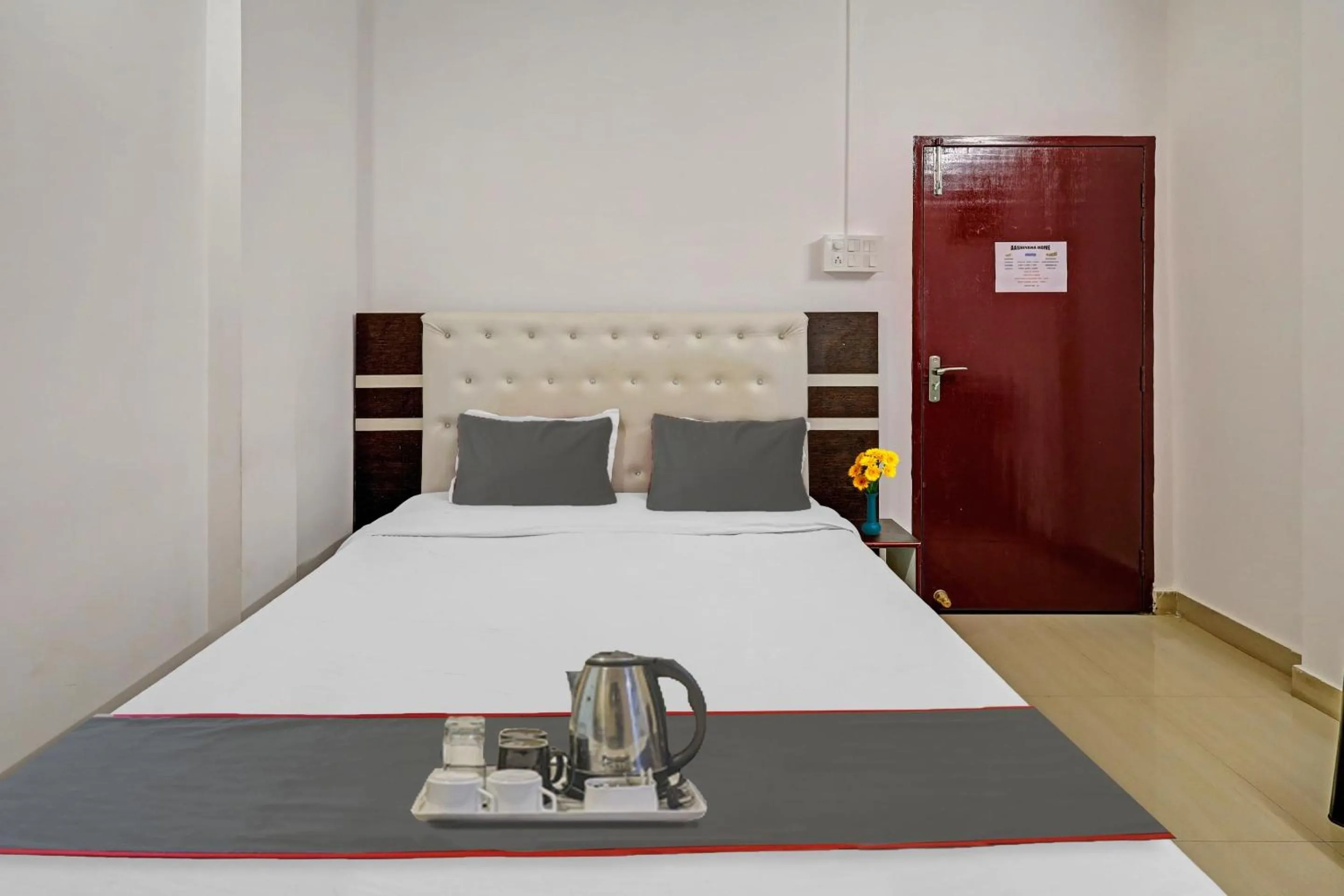 Bedroom, Bed in Hotel O Aashiyana Home