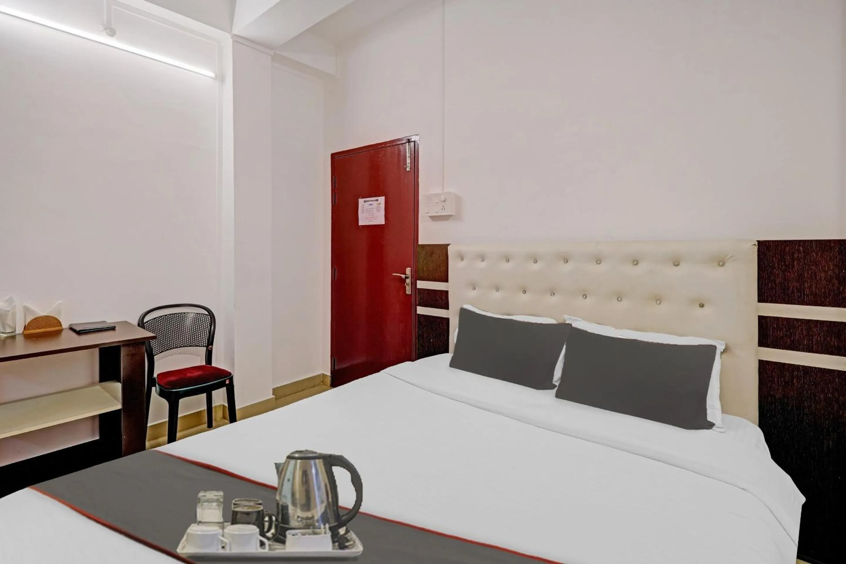 Bedroom, Bed in Hotel O Aashiyana Home