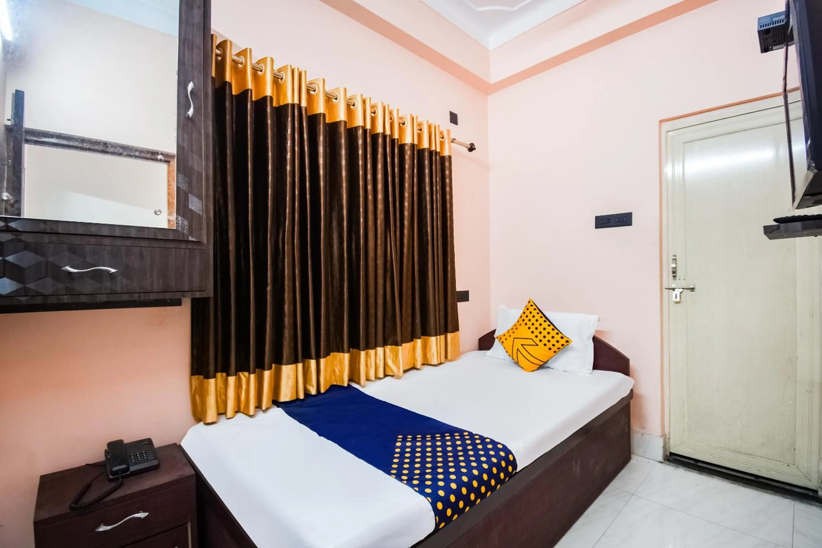 Bedroom, Bed in Hotel O The amber