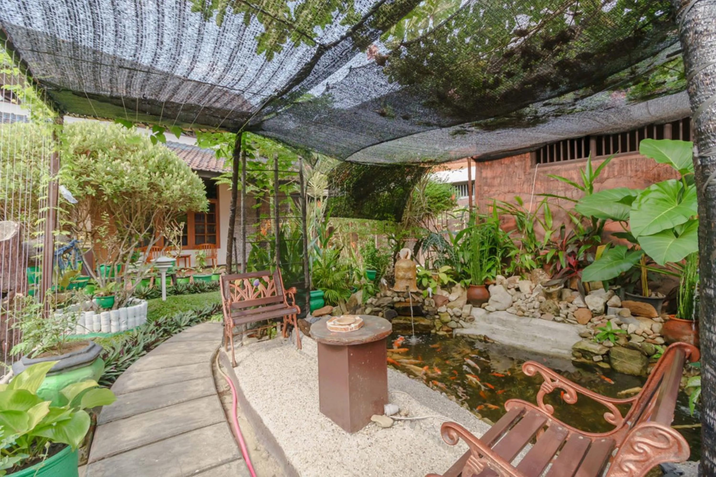 Patio in RedDoorz near Transmart Pangkal Pinang