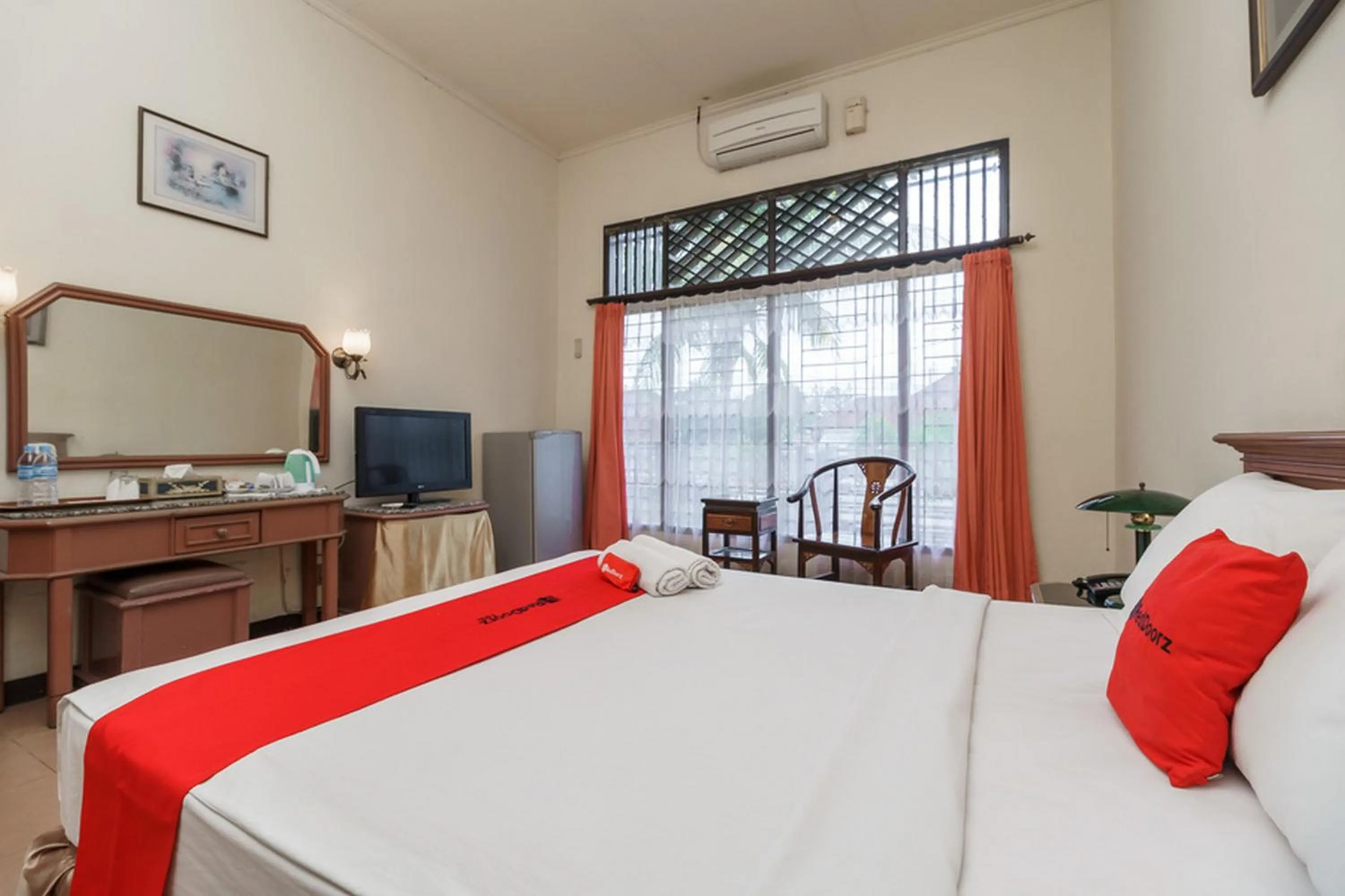 Bedroom, Bed in RedDoorz near Transmart Pangkal Pinang