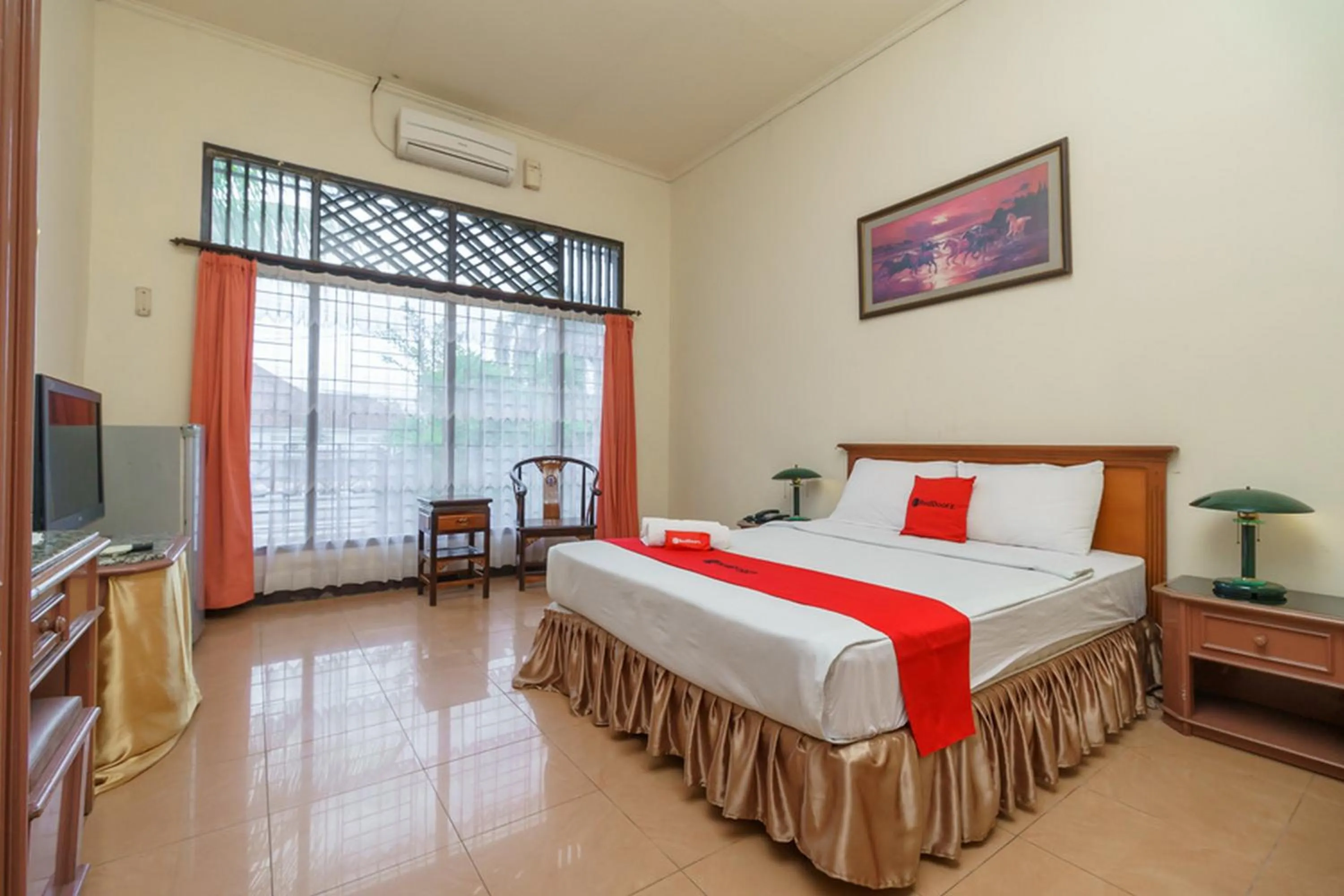 Bedroom, Bed in RedDoorz near Transmart Pangkal Pinang