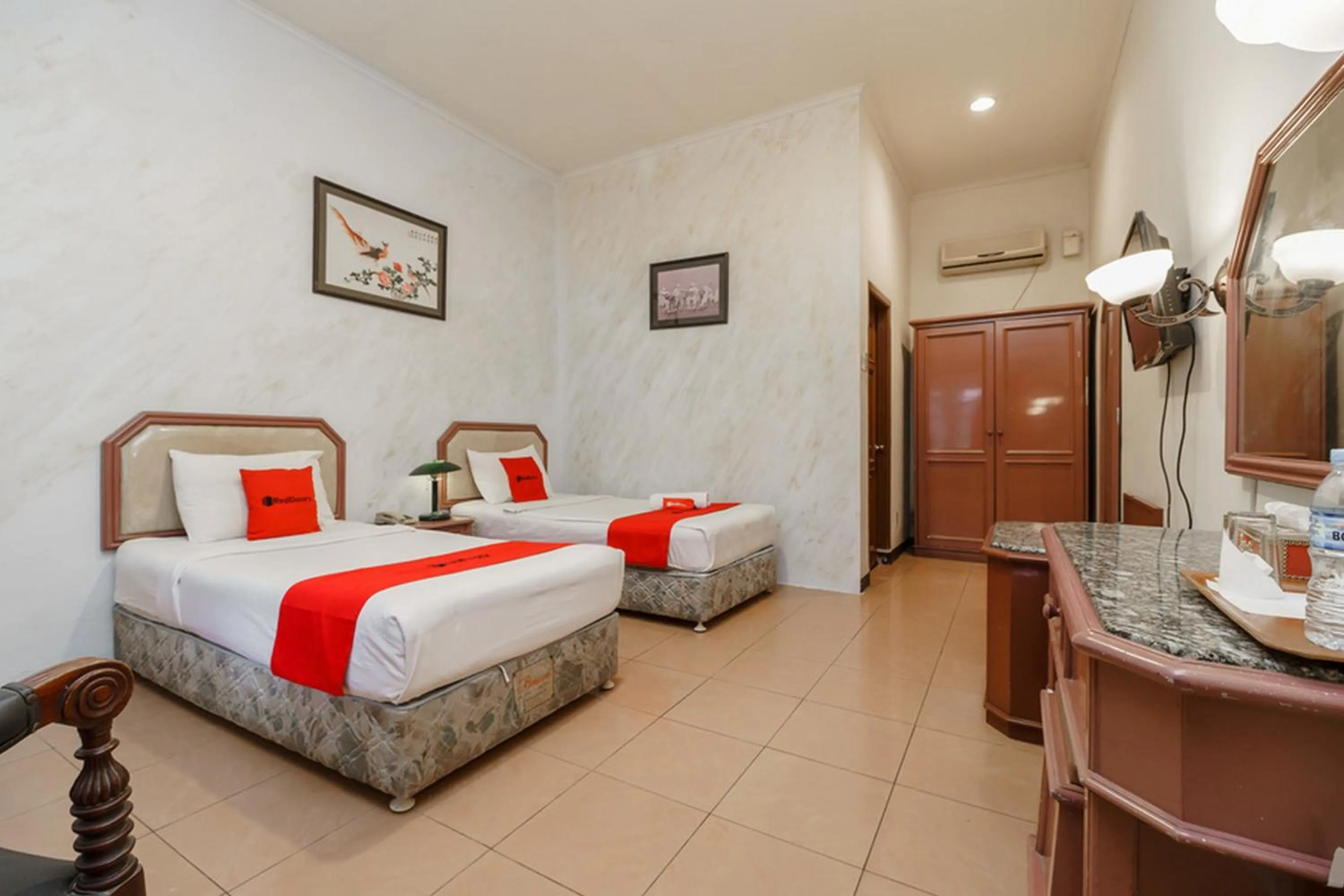 Bedroom, Bed in RedDoorz near Transmart Pangkal Pinang