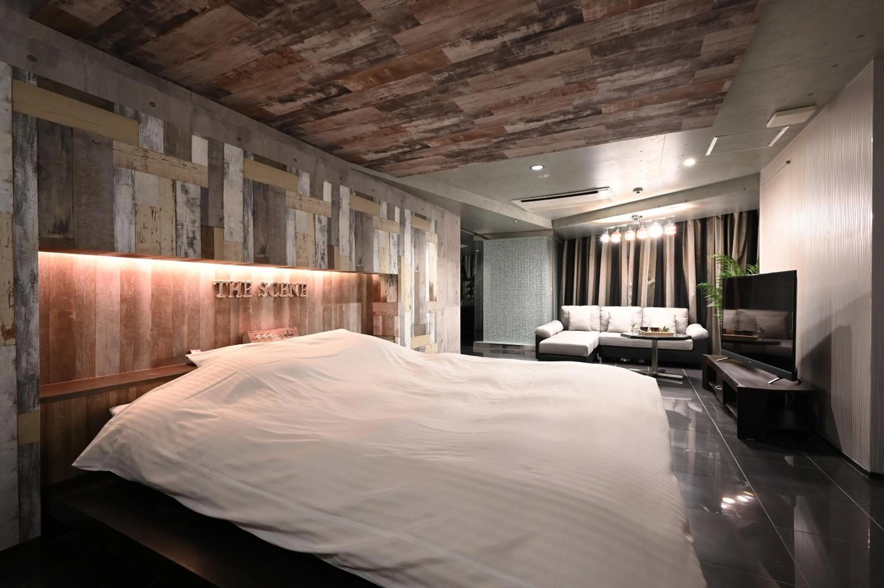 Bed in HOTEL The Scene