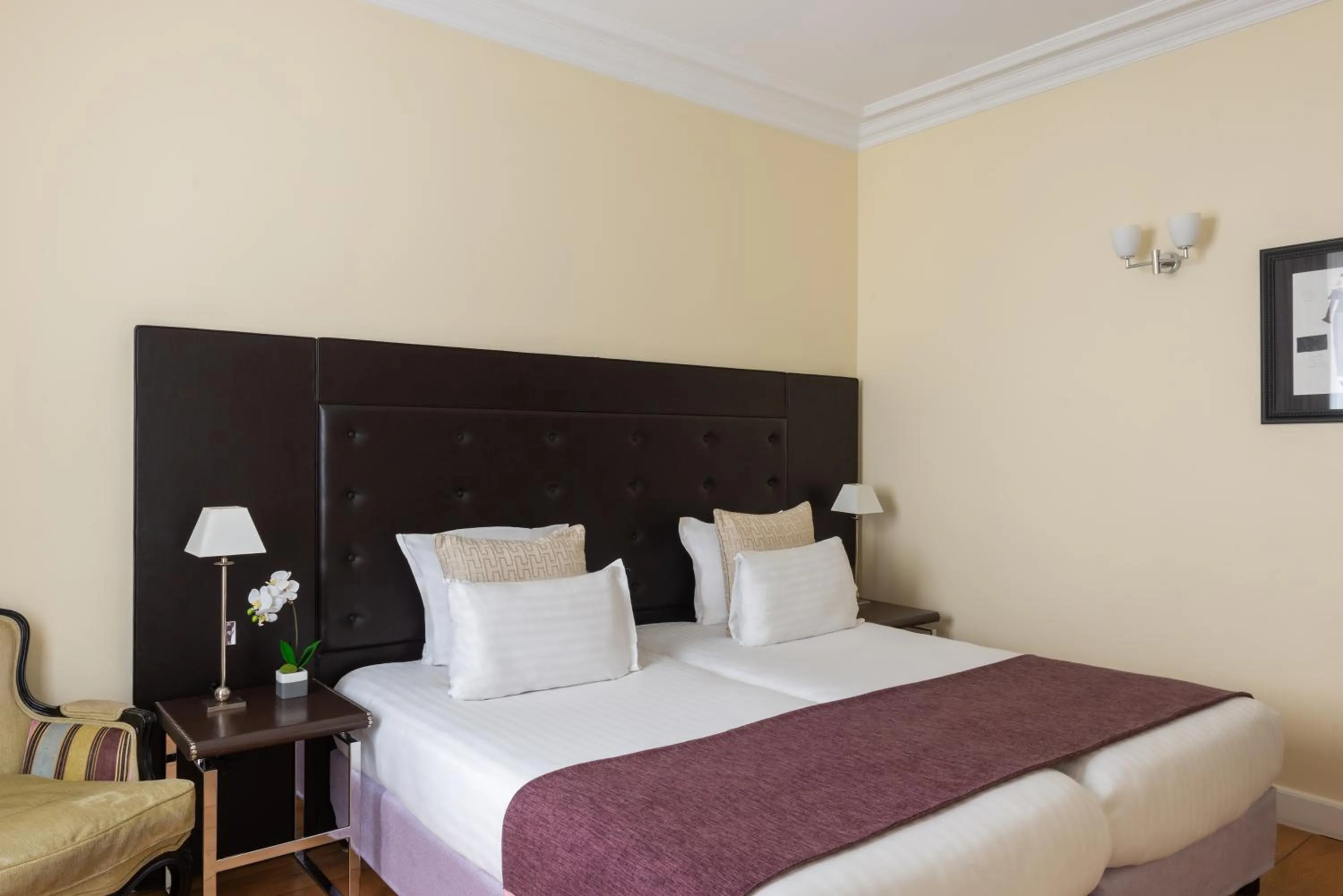 Bedroom, Bed in Le 123 Elysees - Astotel