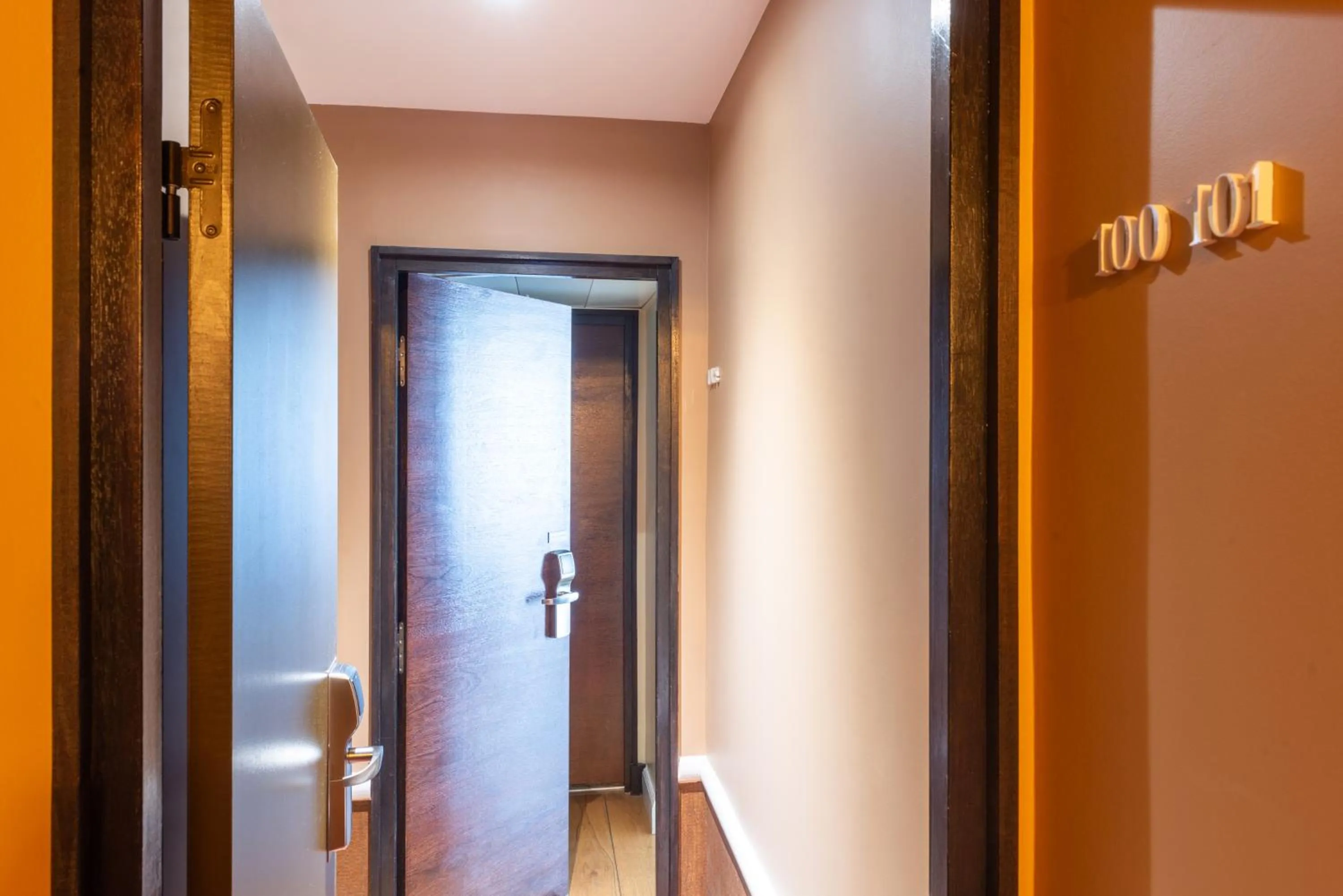 Photo of the whole room in Le 123 Elysees - Astotel