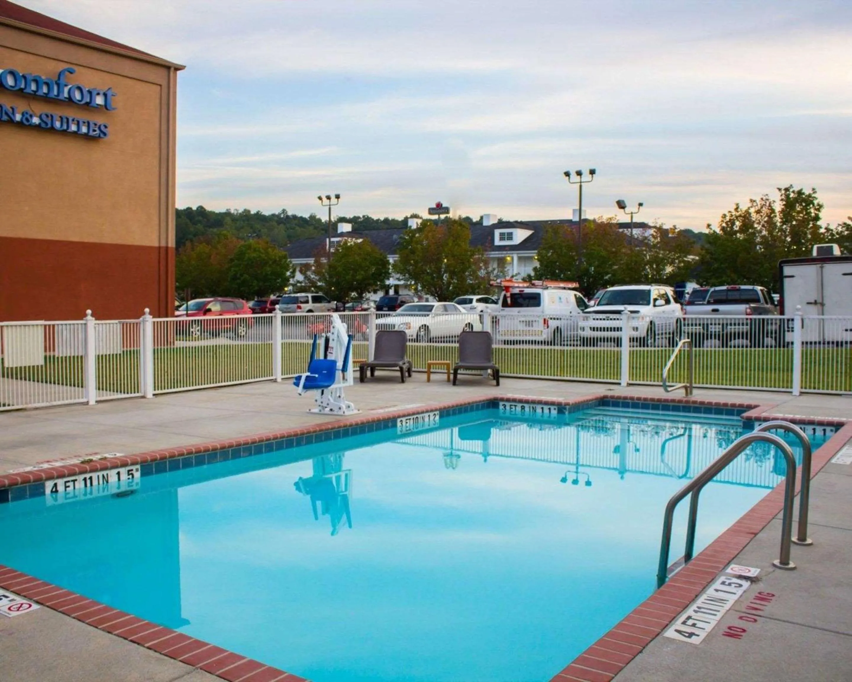 Swimming pool in Comfort Inn & Suites Trussville I-59 Exit 141
