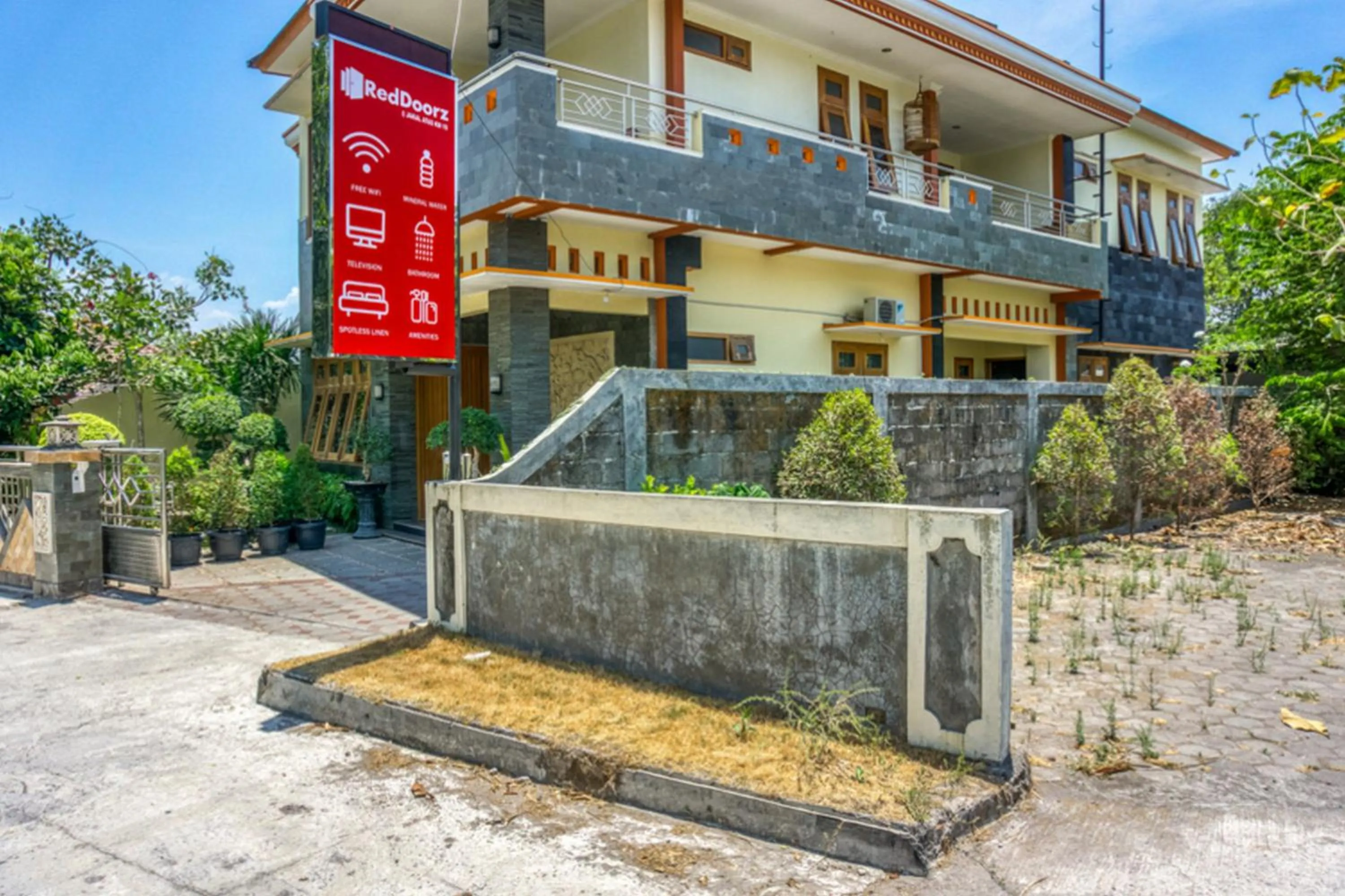 Property building in RedDoorz @ Jakal Atas KM 10