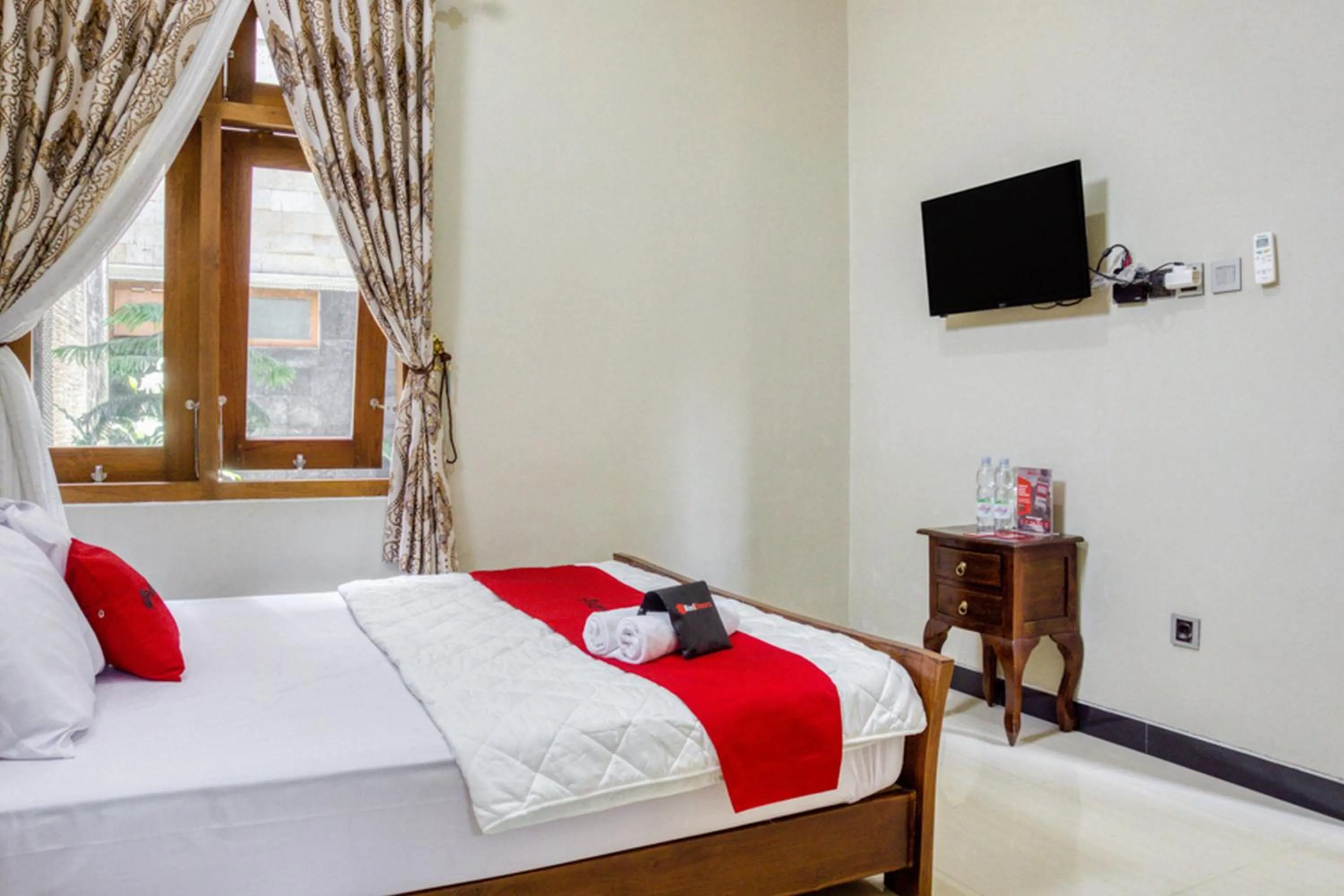 Bed in RedDoorz @ Jakal Atas KM 10