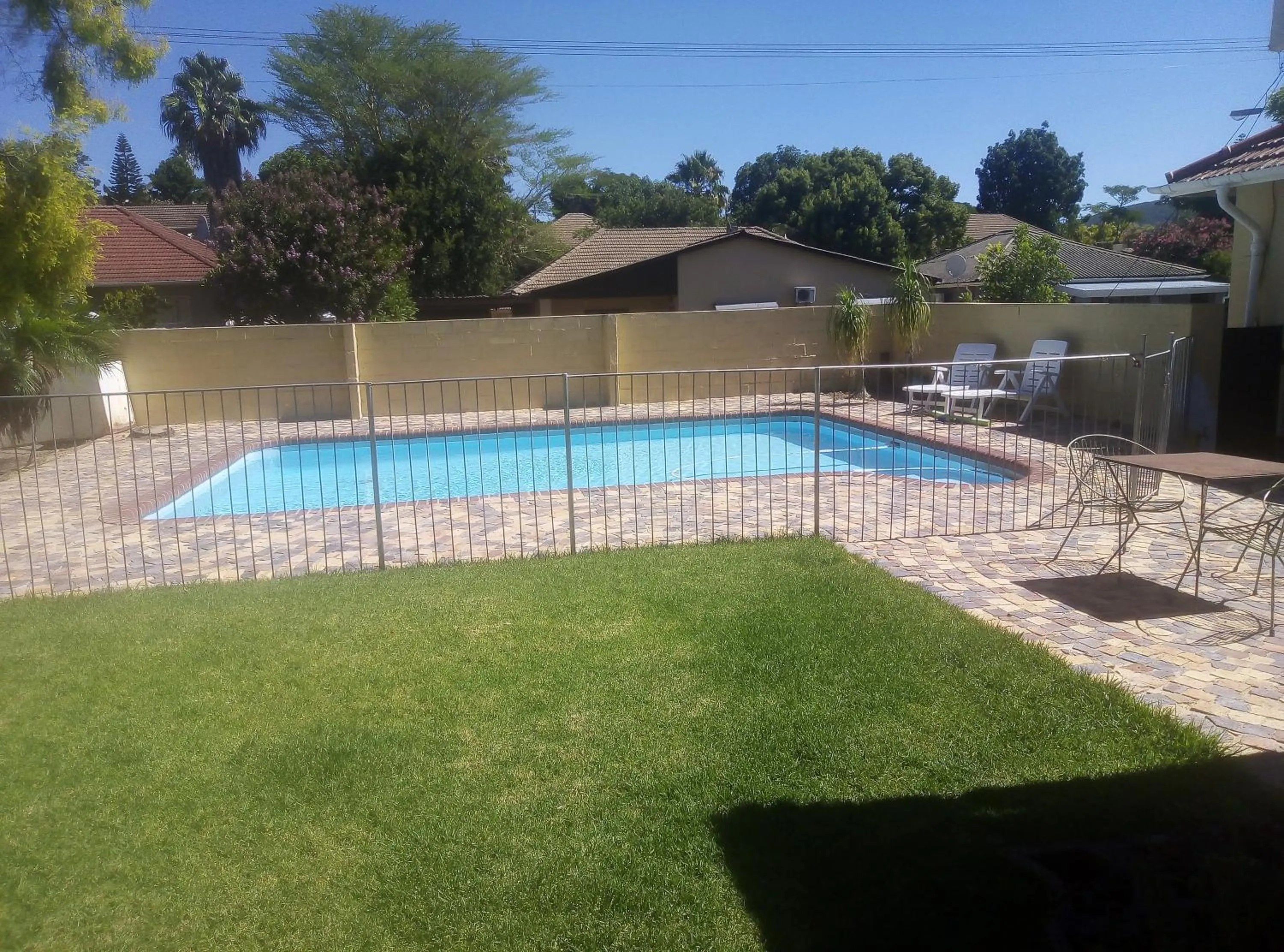 Swimming pool in 10 on Fairview B&B
