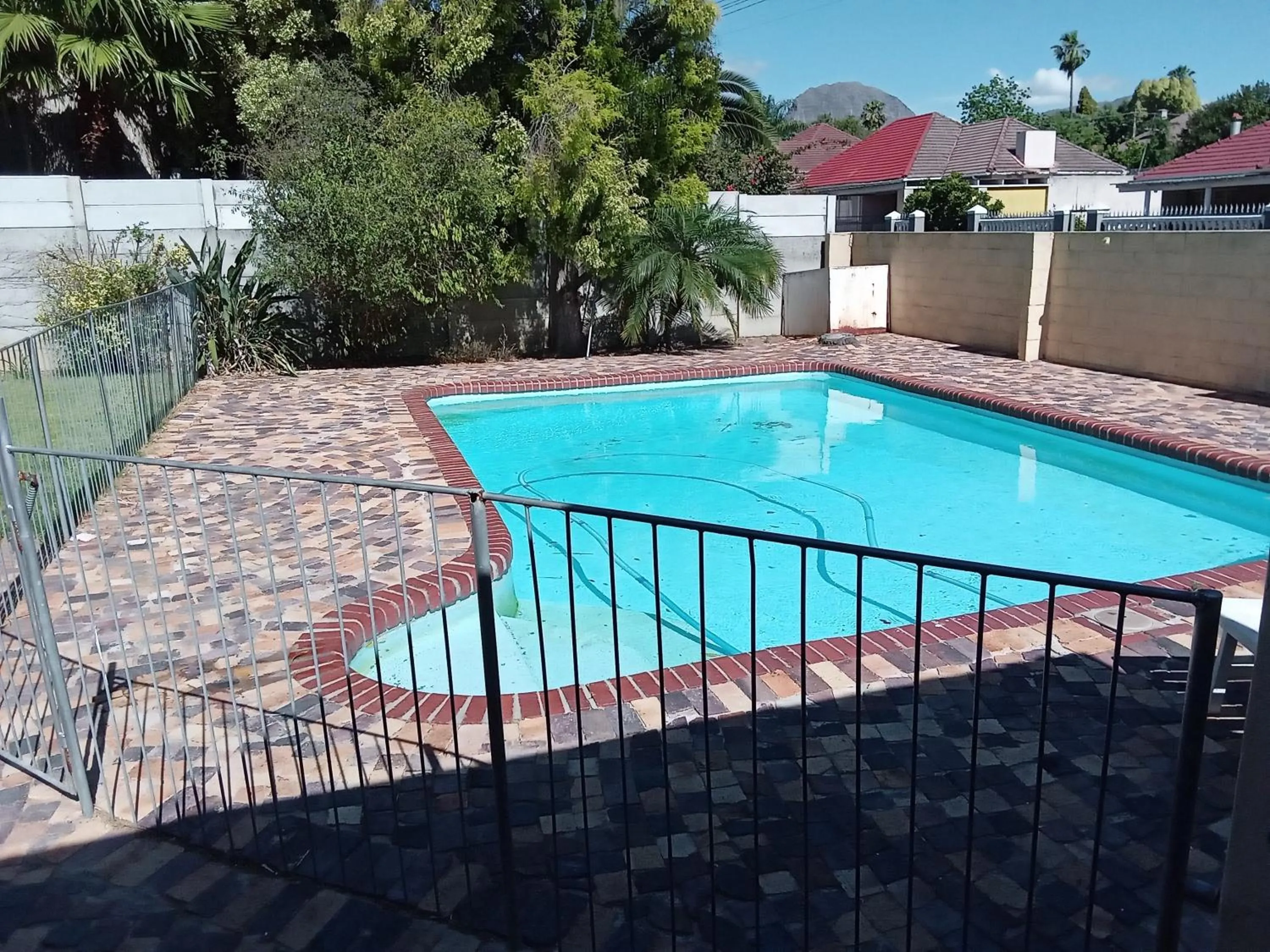 Pool view in 10 on Fairview B&B