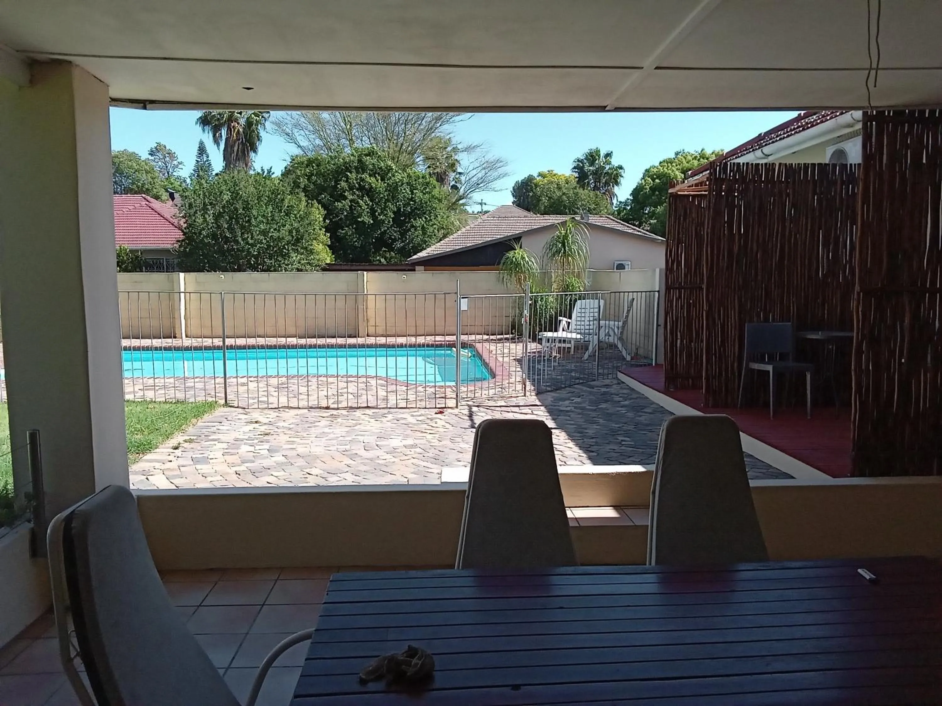 Property building in 10 on Fairview B&B