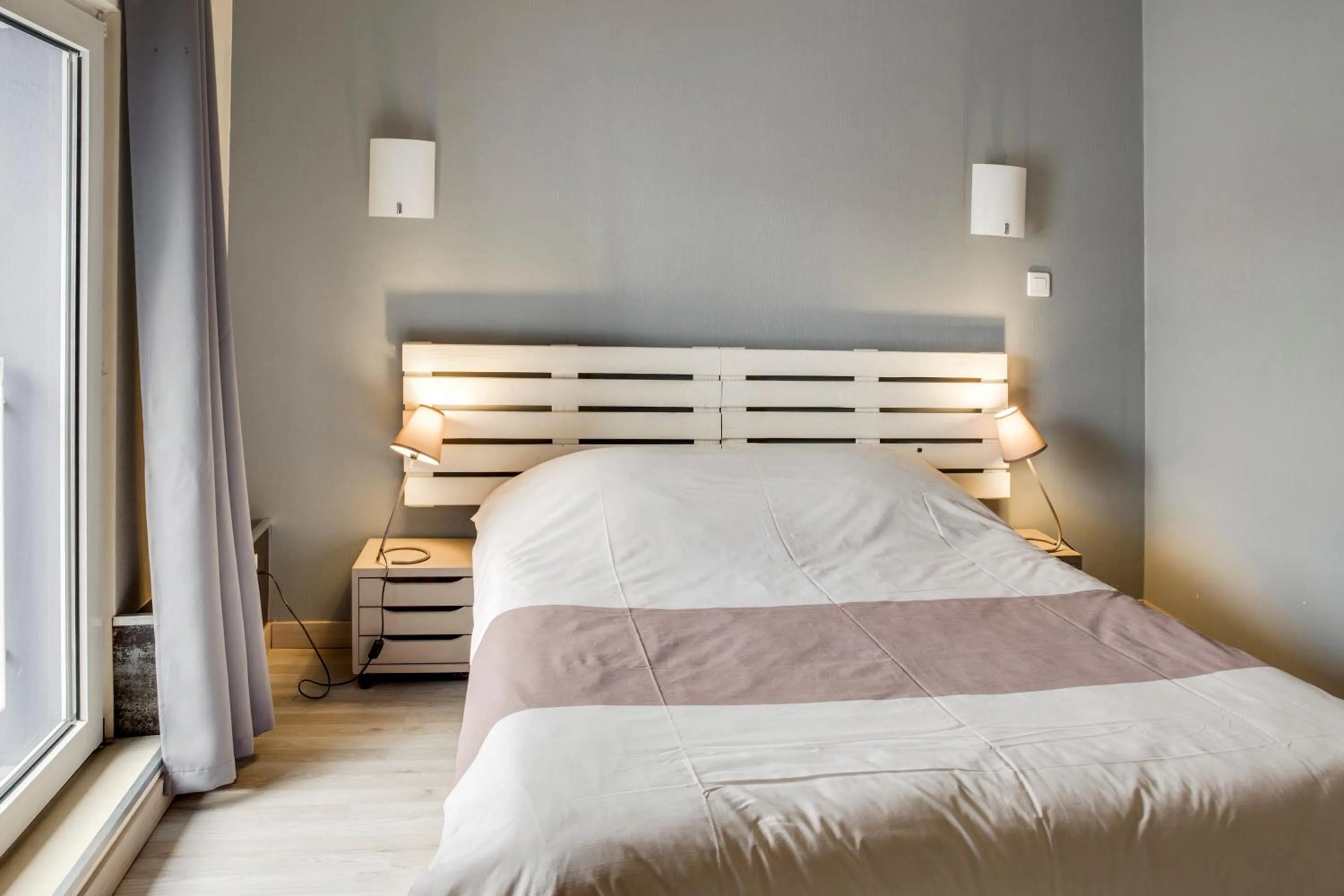 Photo of the whole room, Bed in Hotel Restaurant De La Poste Mulhouse Ottmarsheim