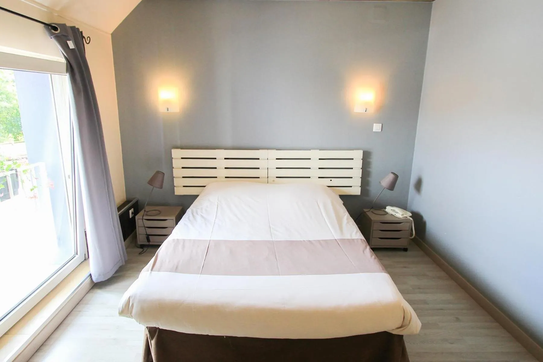 Bed in Hotel Restaurant De La Poste Mulhouse Ottmarsheim