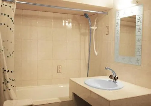 Bathroom in Hotel Restaurant De La Poste Mulhouse Ottmarsheim