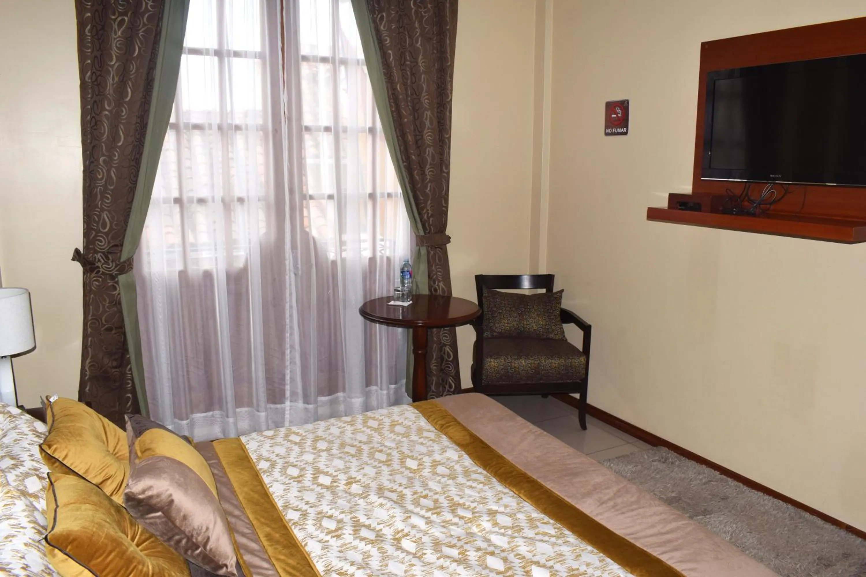 Photo of the whole room, Bed in Alejandrina Hotel