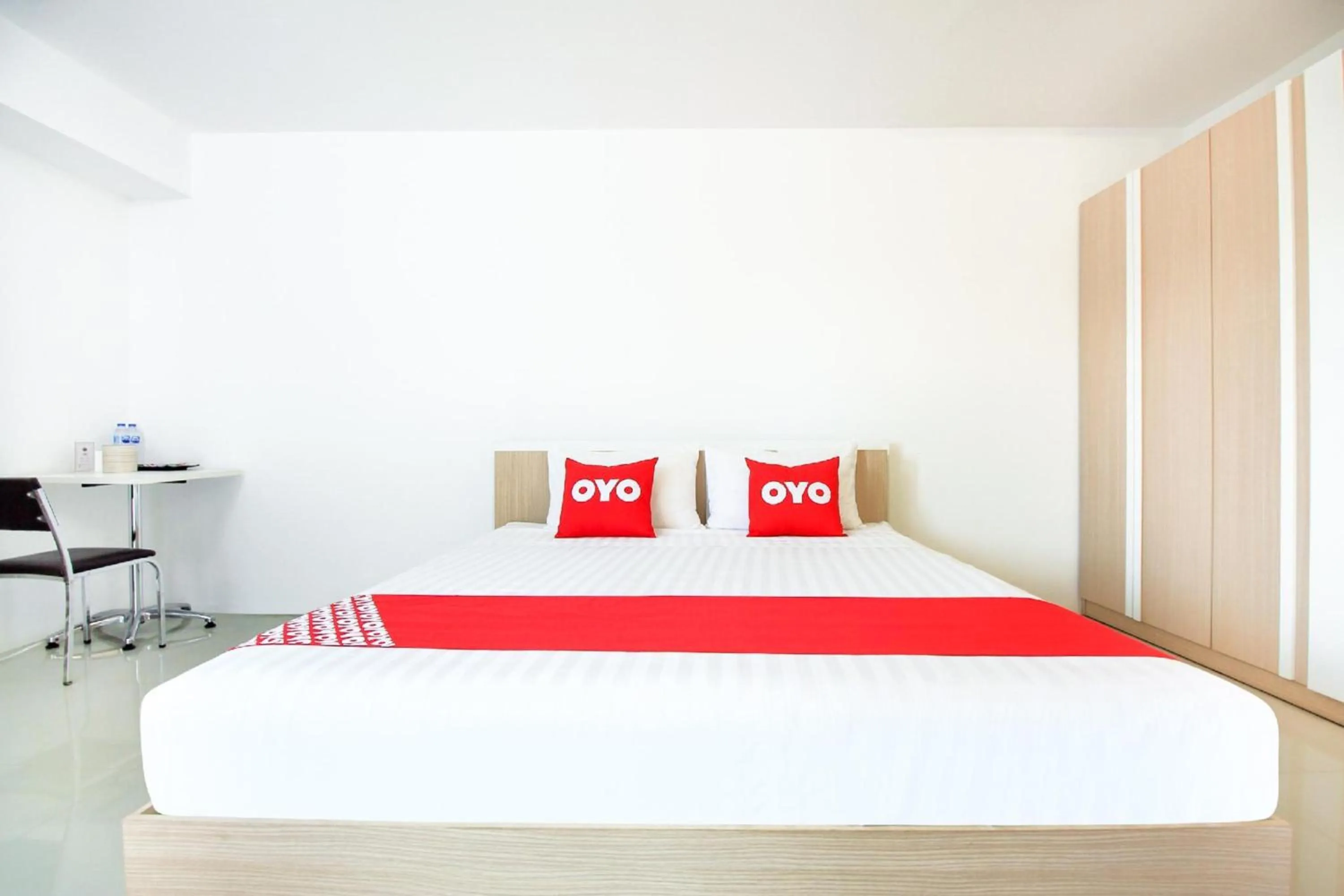 Bedroom in Capital O 411 Grandview Condo 15