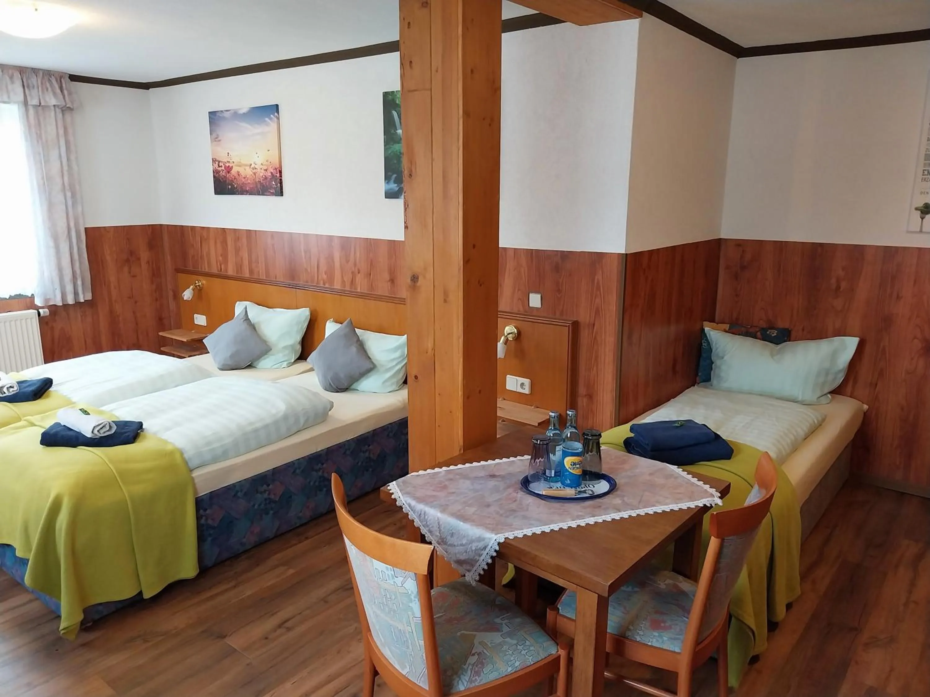 Bed in Landhotel Waldschlößchen mit Gaststube