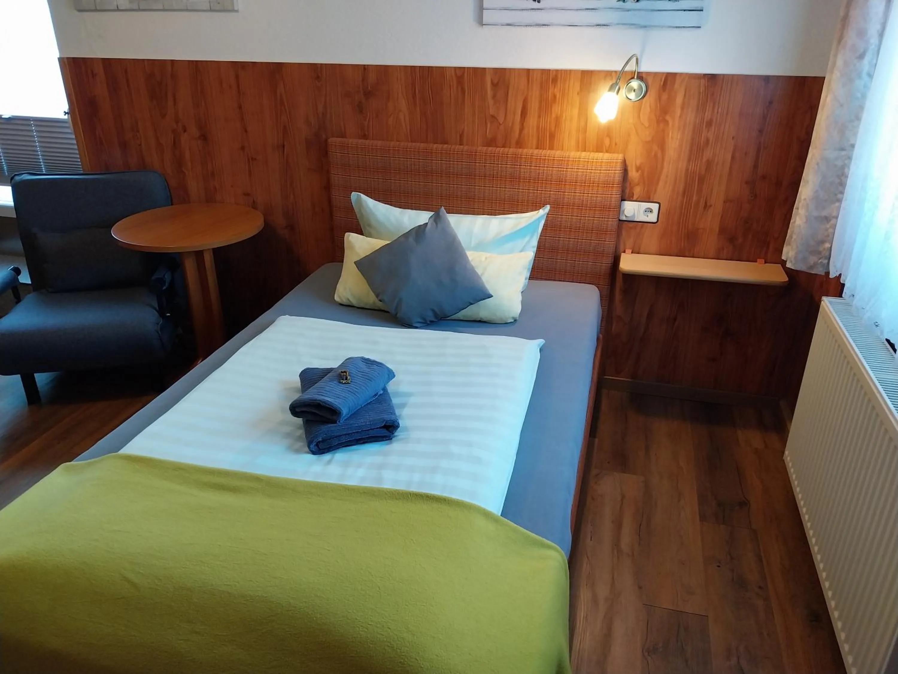 Bed in Landhotel Waldschlößchen mit Gaststube