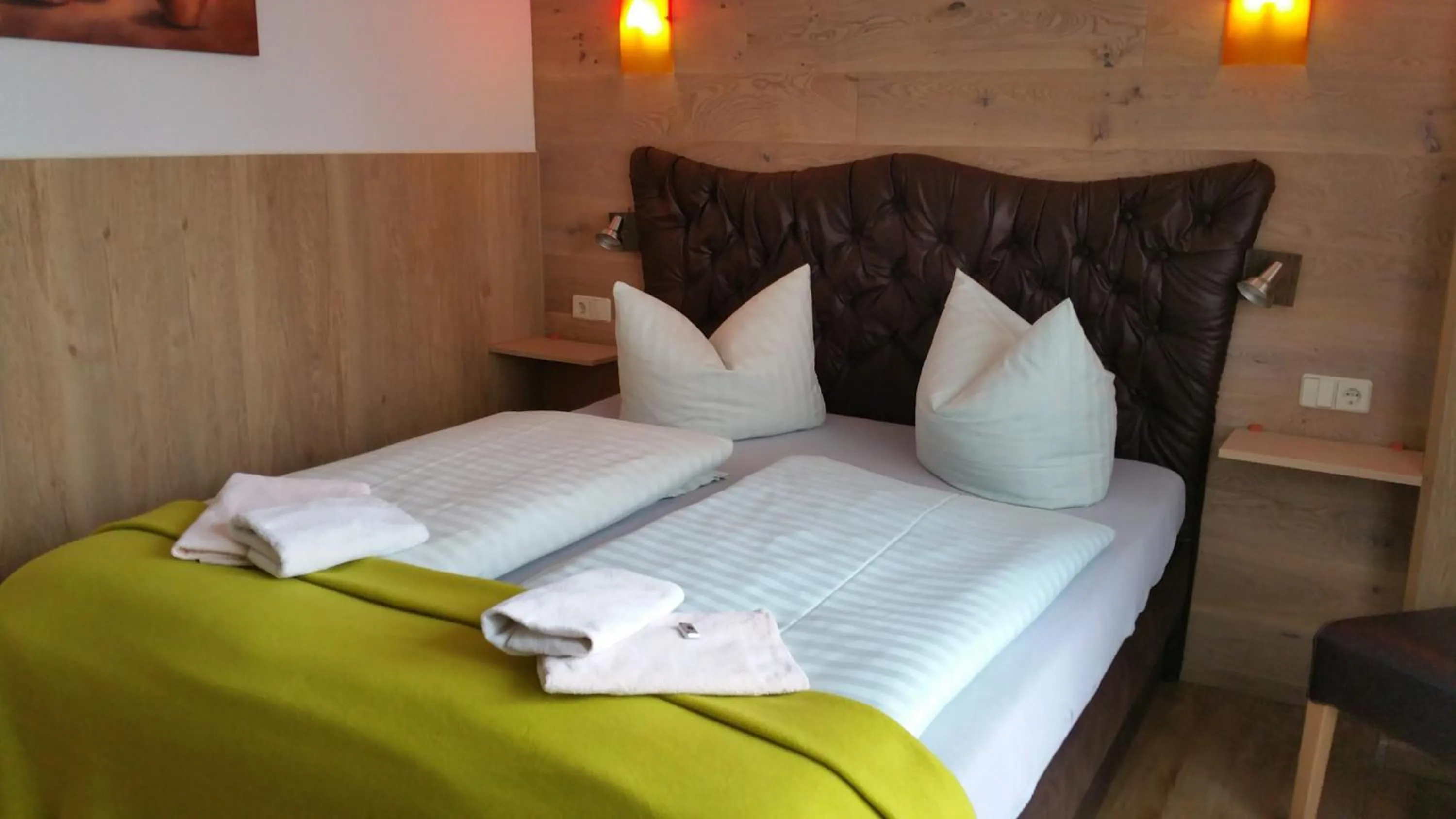 Photo of the whole room, Bed in Landhotel Waldschlößchen mit Gaststube