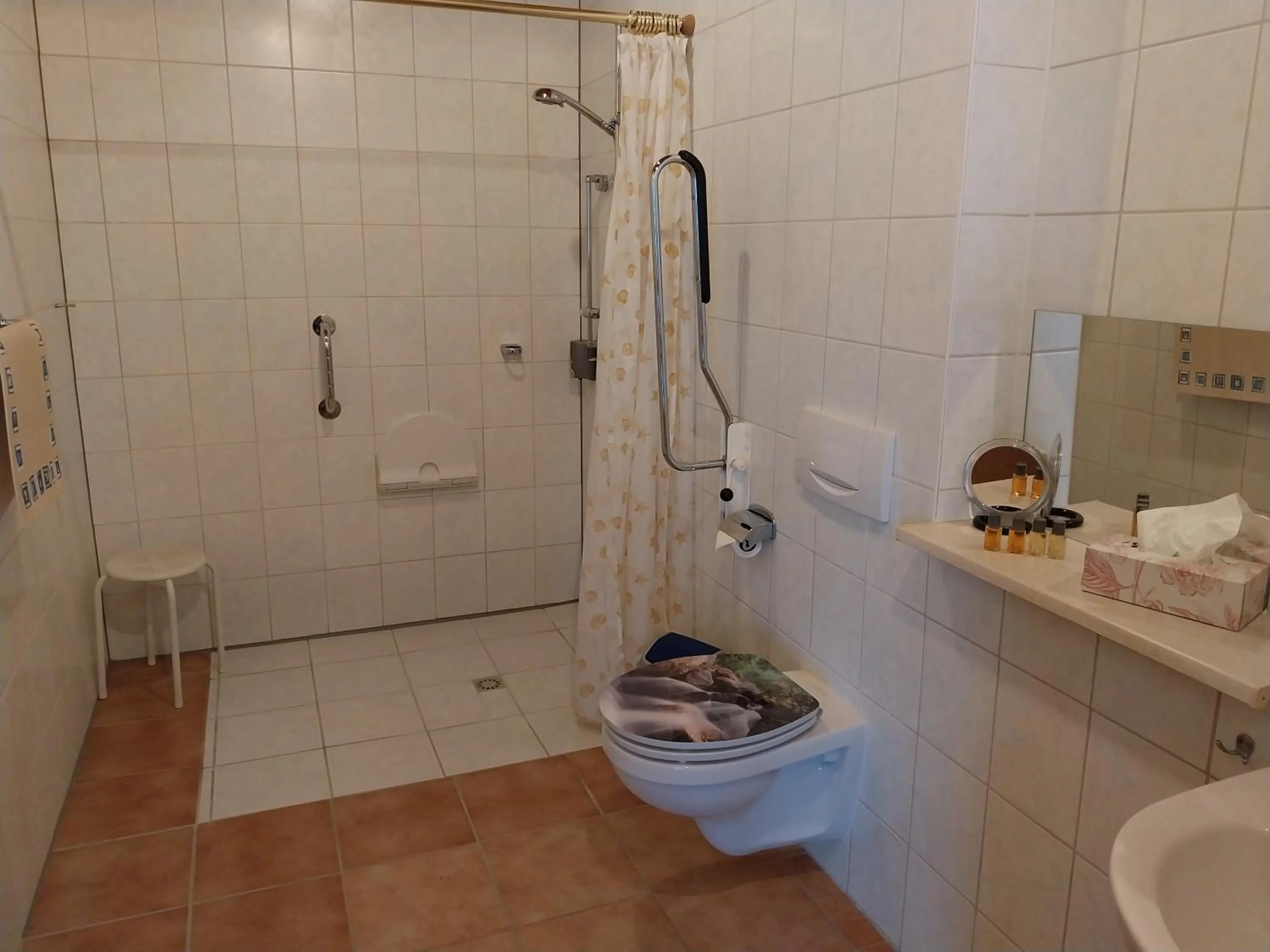 Shower in Landhotel Waldschlößchen mit Gaststube