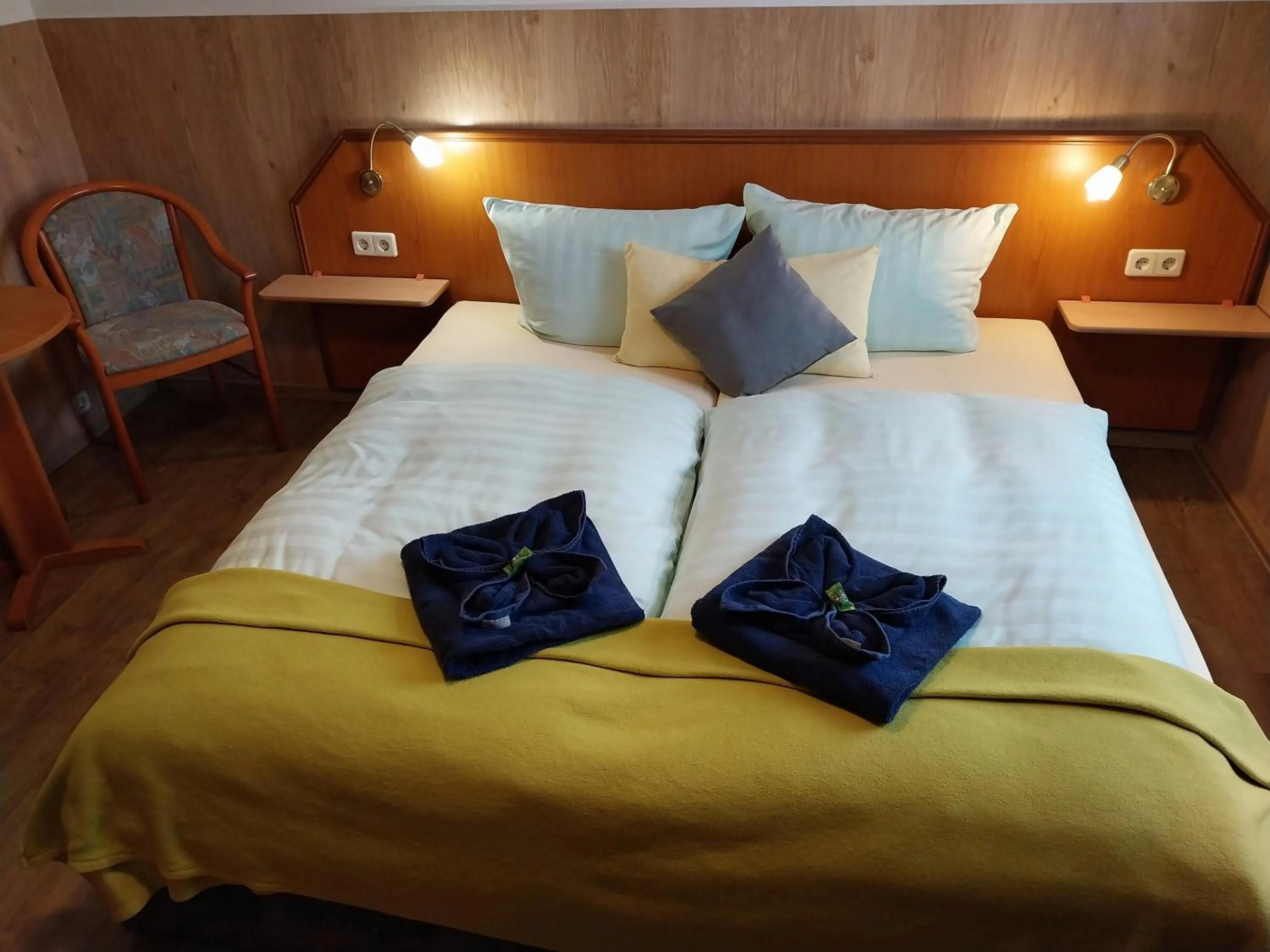 Bed in Landhotel Waldschlößchen mit Gaststube