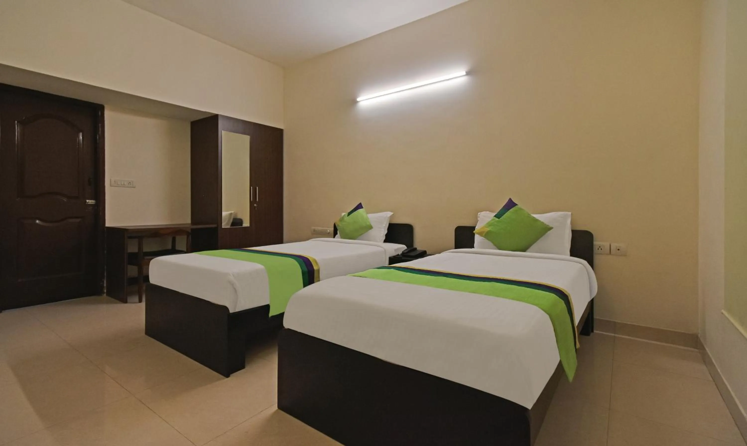 Bedroom, Bed in Treebo Samhaar Residency Thoraipakkam