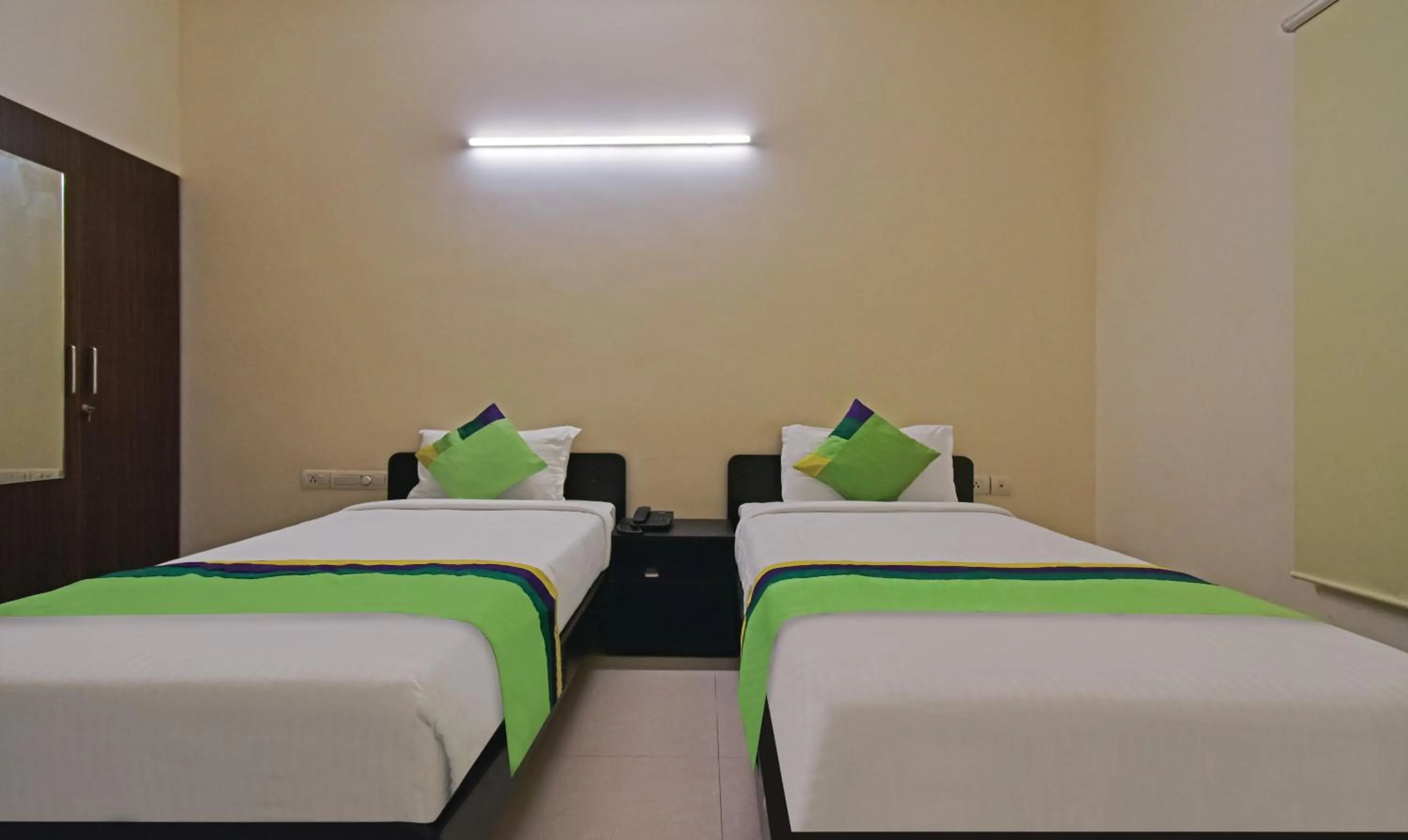 Bedroom, Bed in Treebo Samhaar Residency Thoraipakkam