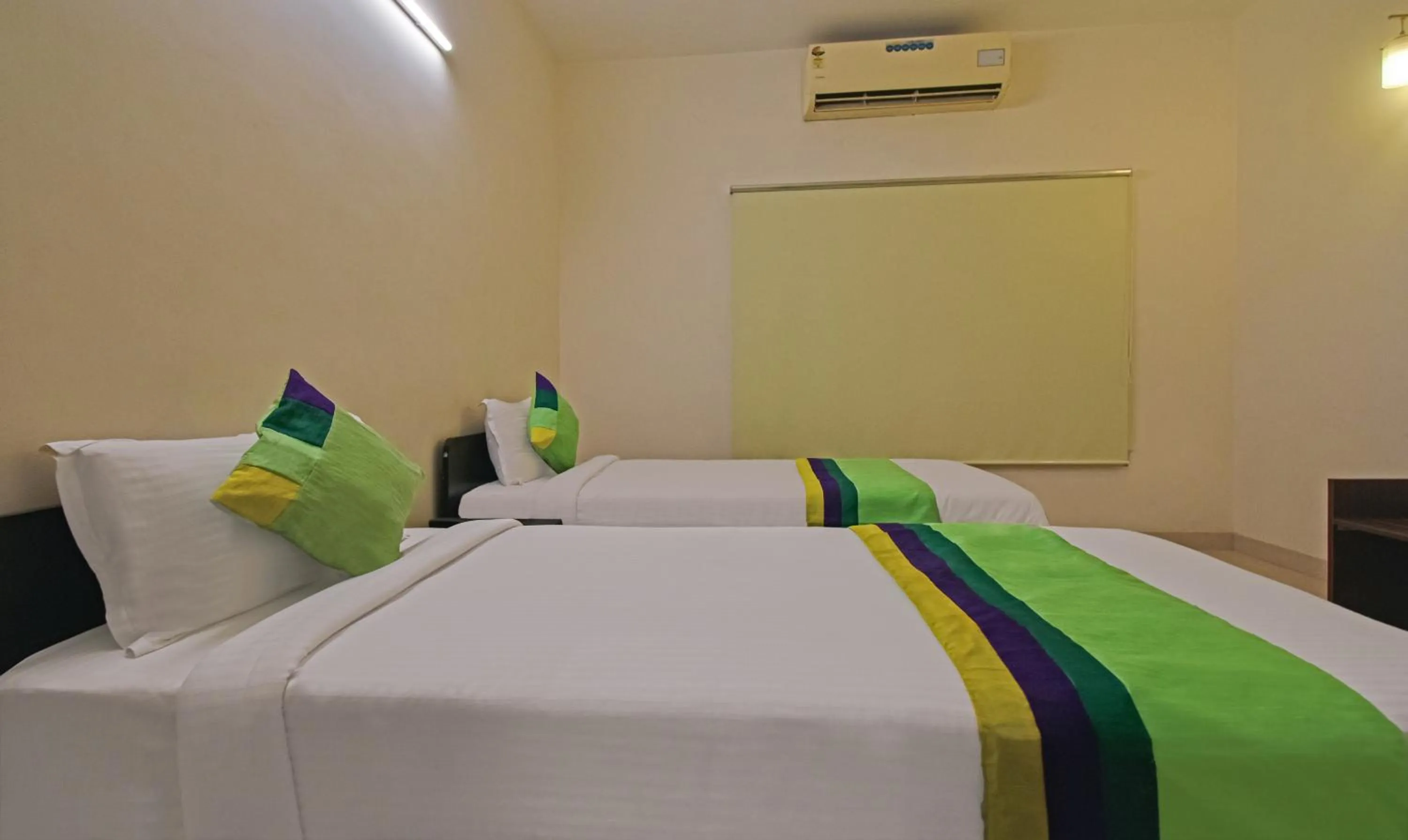 Bedroom, Bed in Treebo Samhaar Residency Thoraipakkam