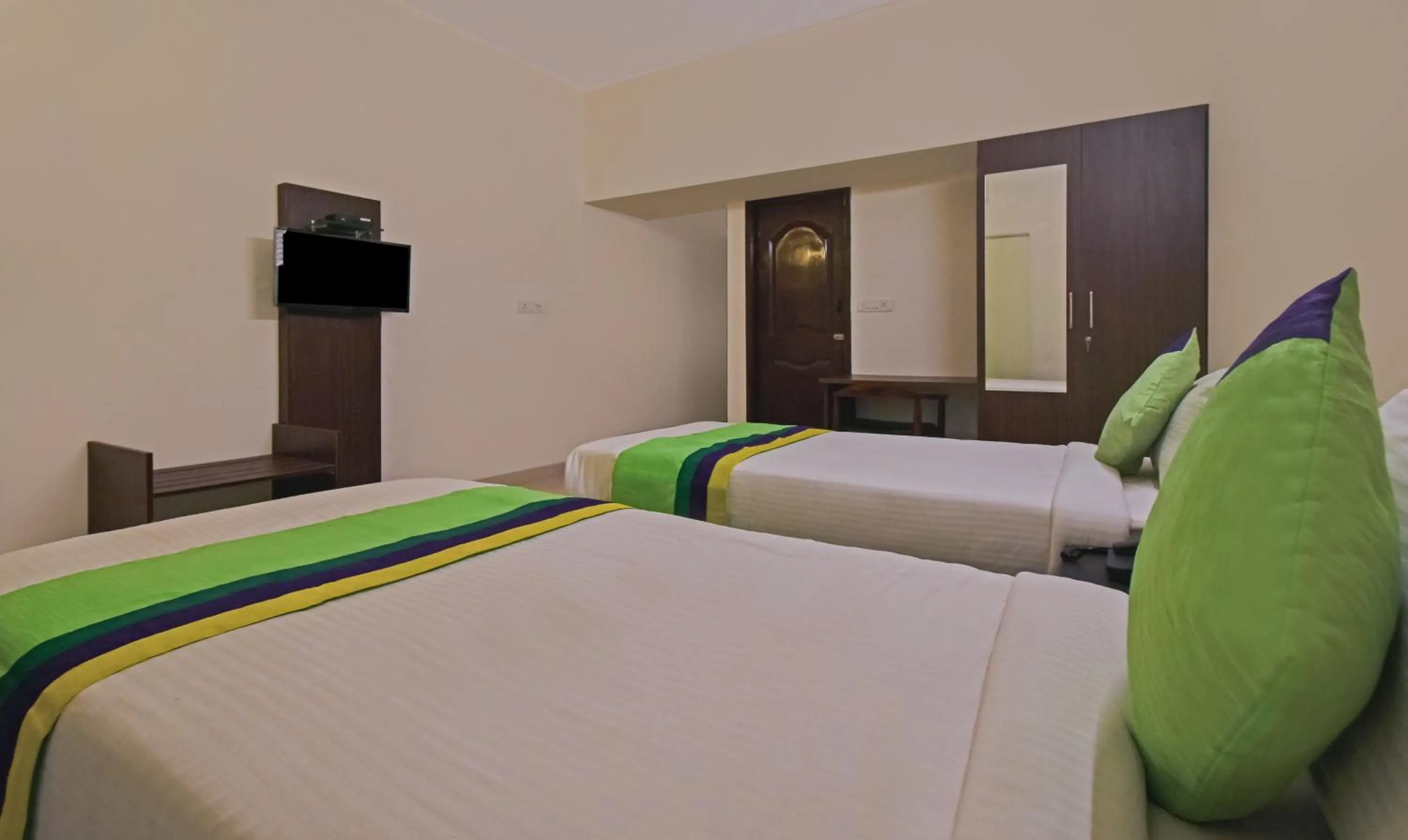 Bedroom, Bed in Treebo Samhaar Residency Thoraipakkam