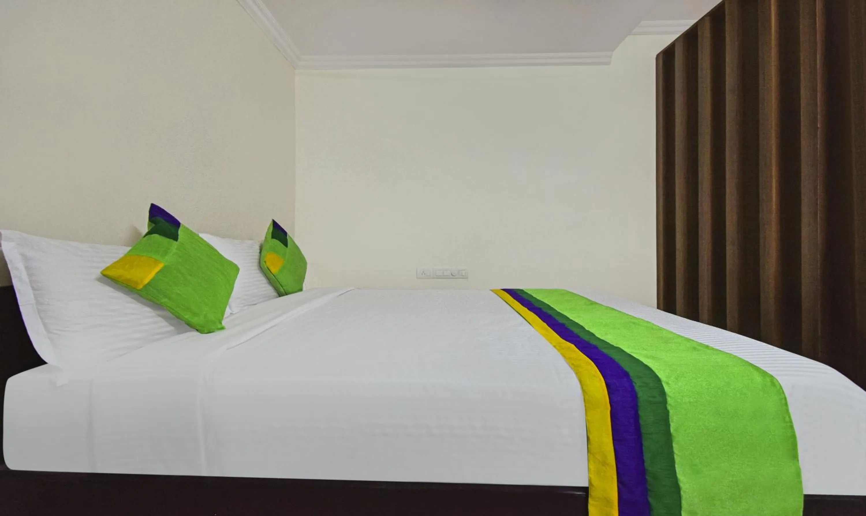 Bedroom, Bed in Treebo Samhaar Residency Thoraipakkam