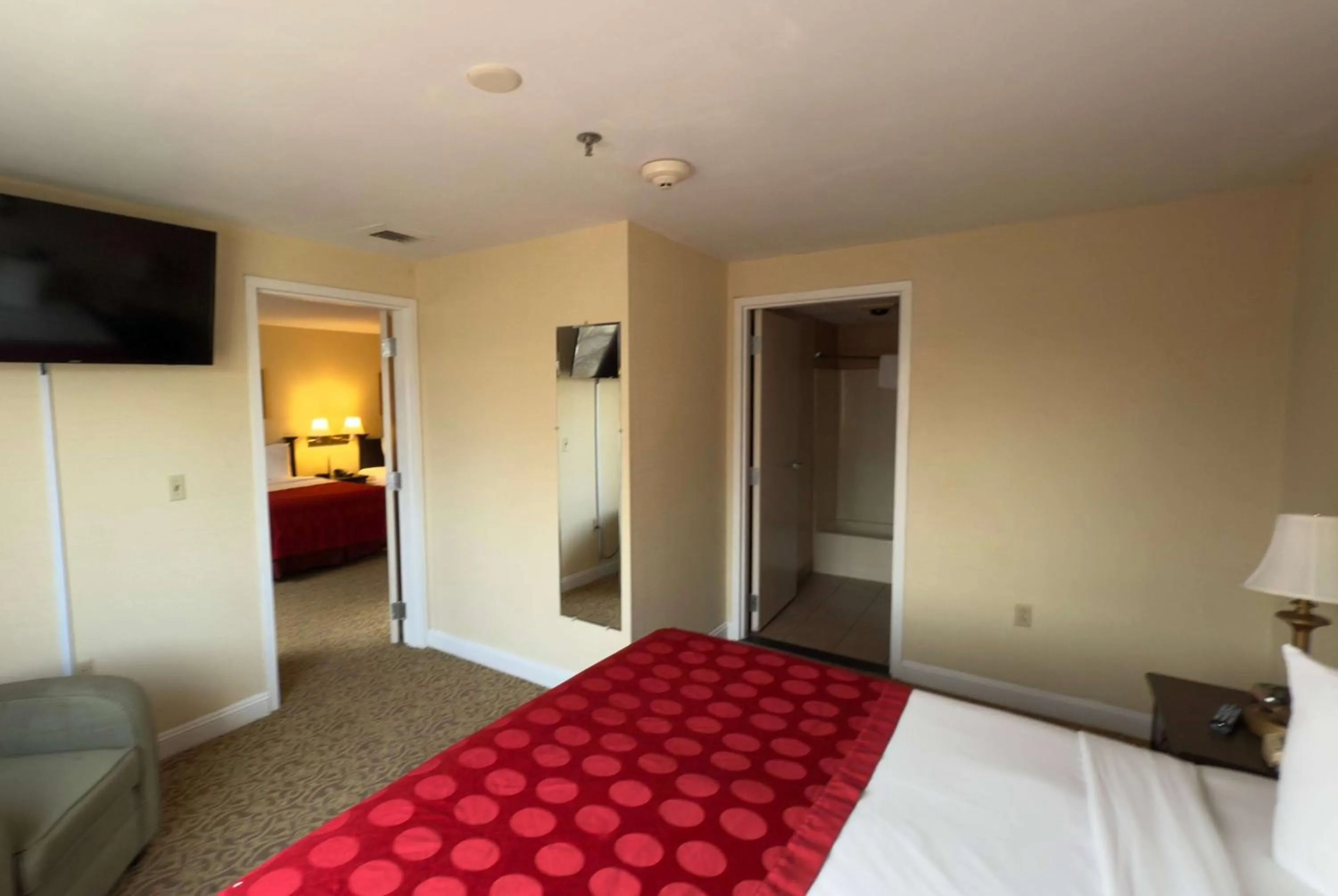 Photo of the whole room, Bed in Ramada by Wyndham Seekonk Providence Area