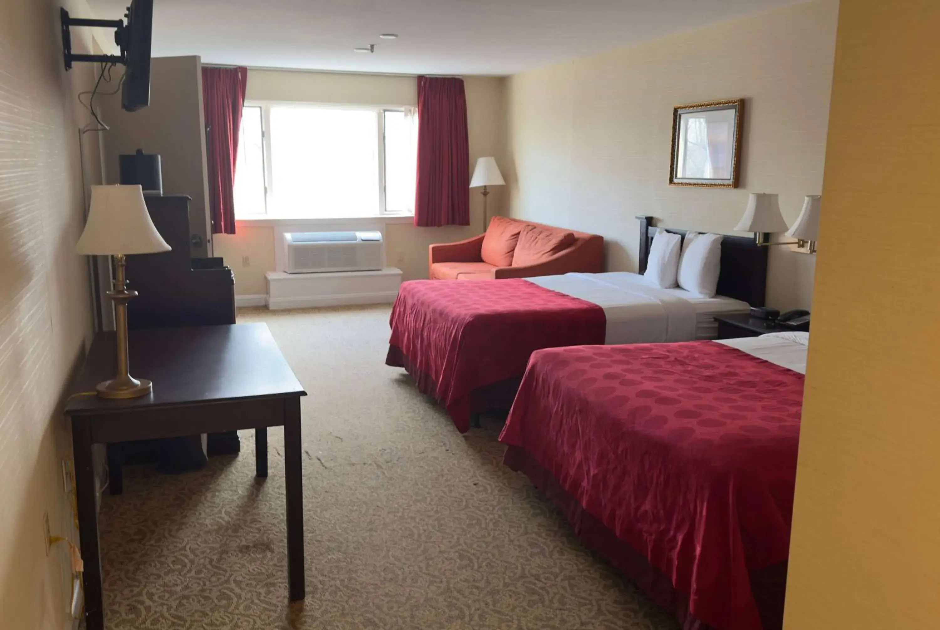 Two-Room Suite with Two Double Beds and One King Bed - Non-Smoking in Ramada by Wyndham Seekonk Providence Area Two-Room Suite with Two Double Beds and One King Bed - Non-Smoking in Ramada by Wyndham Seekonk Providence Area