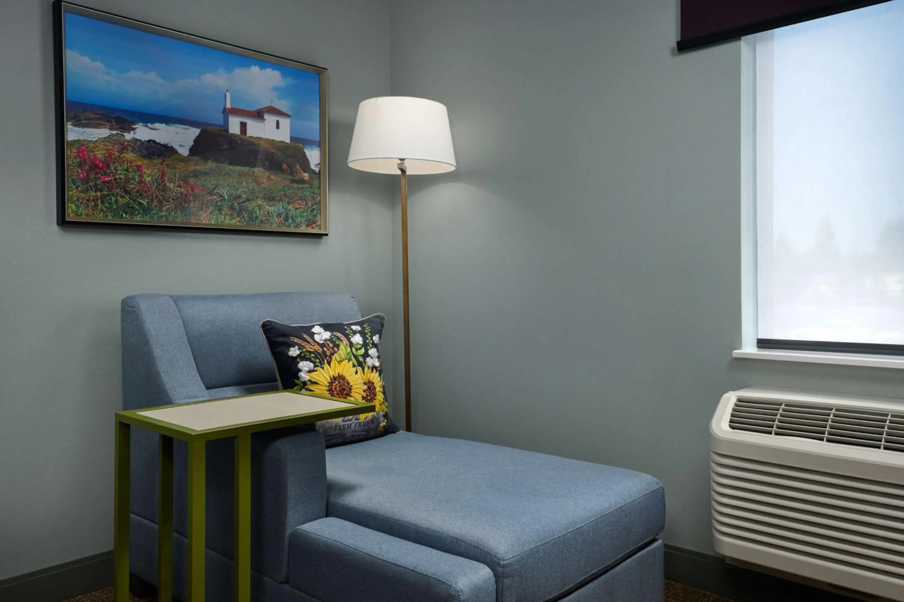 Living room in Hampton Inn Sherwood Portland