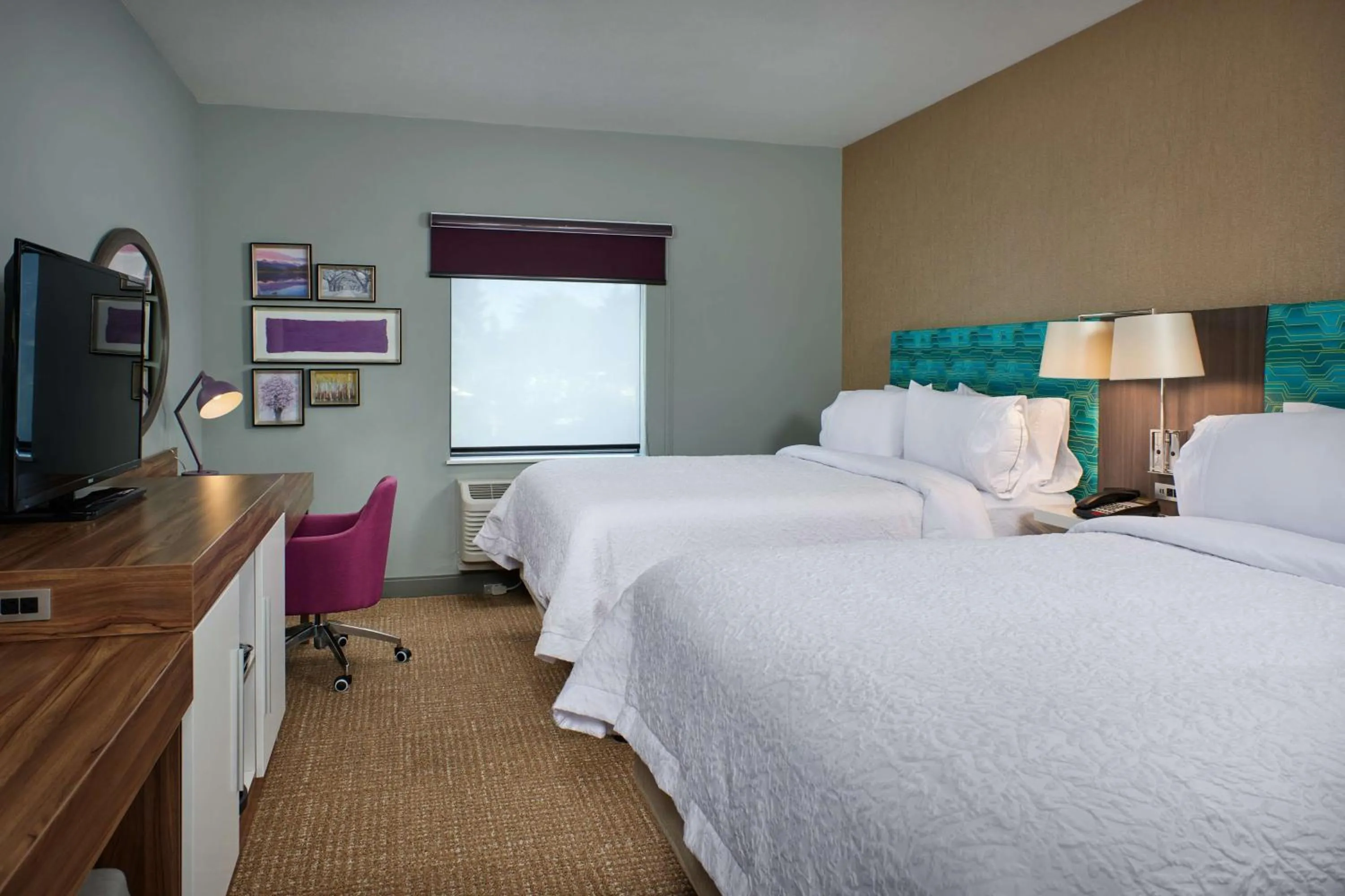 Bedroom, Bed in Hampton Inn Sherwood Portland