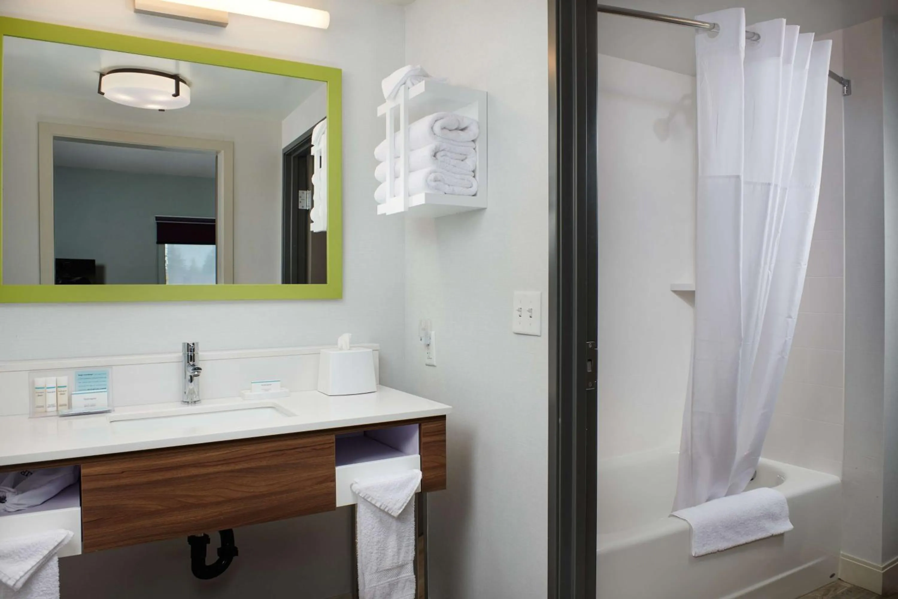 Bathroom in Hampton Inn Sherwood Portland