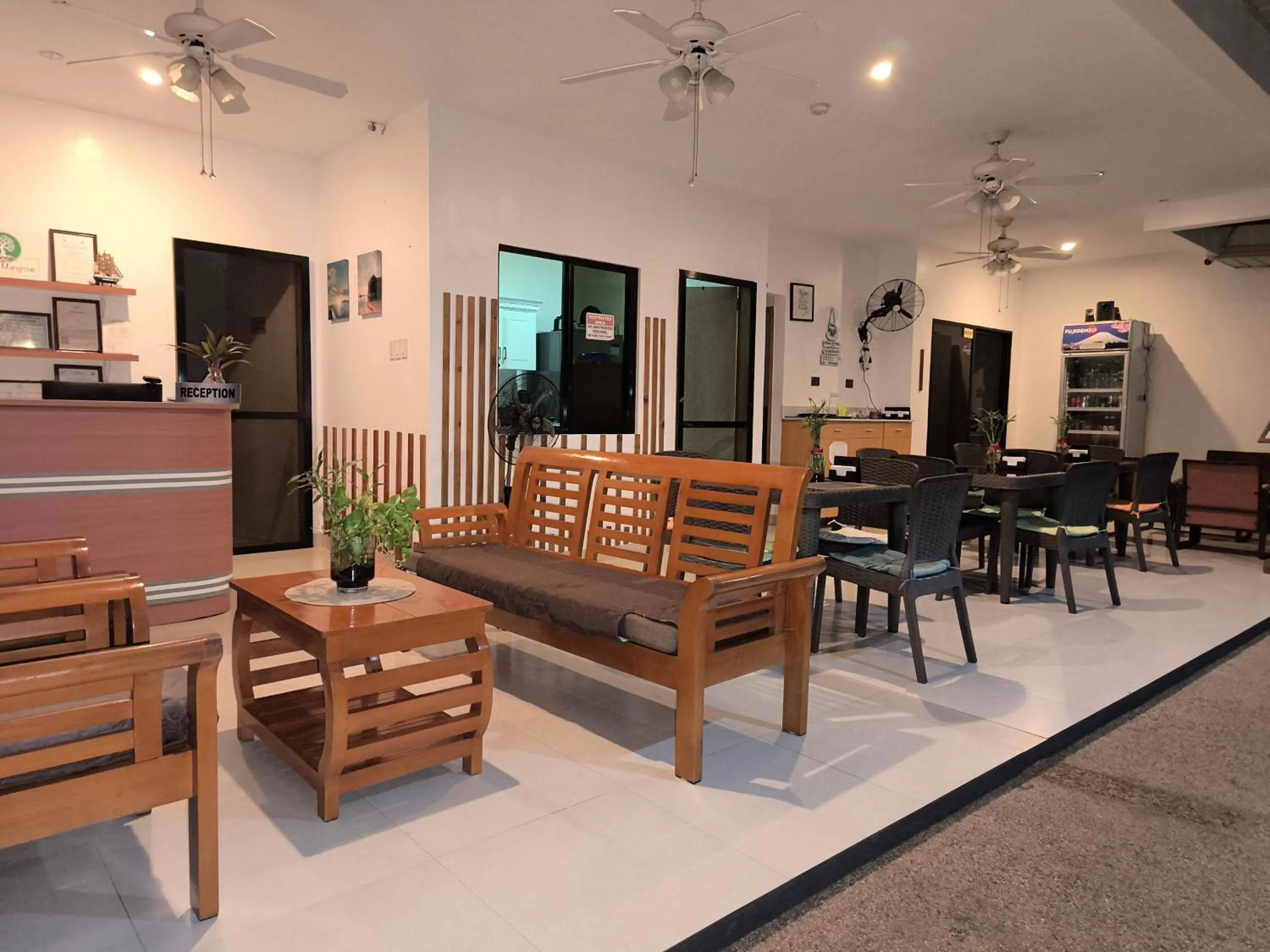 Restaurant/places to eat in Selectum Mangrove Resort