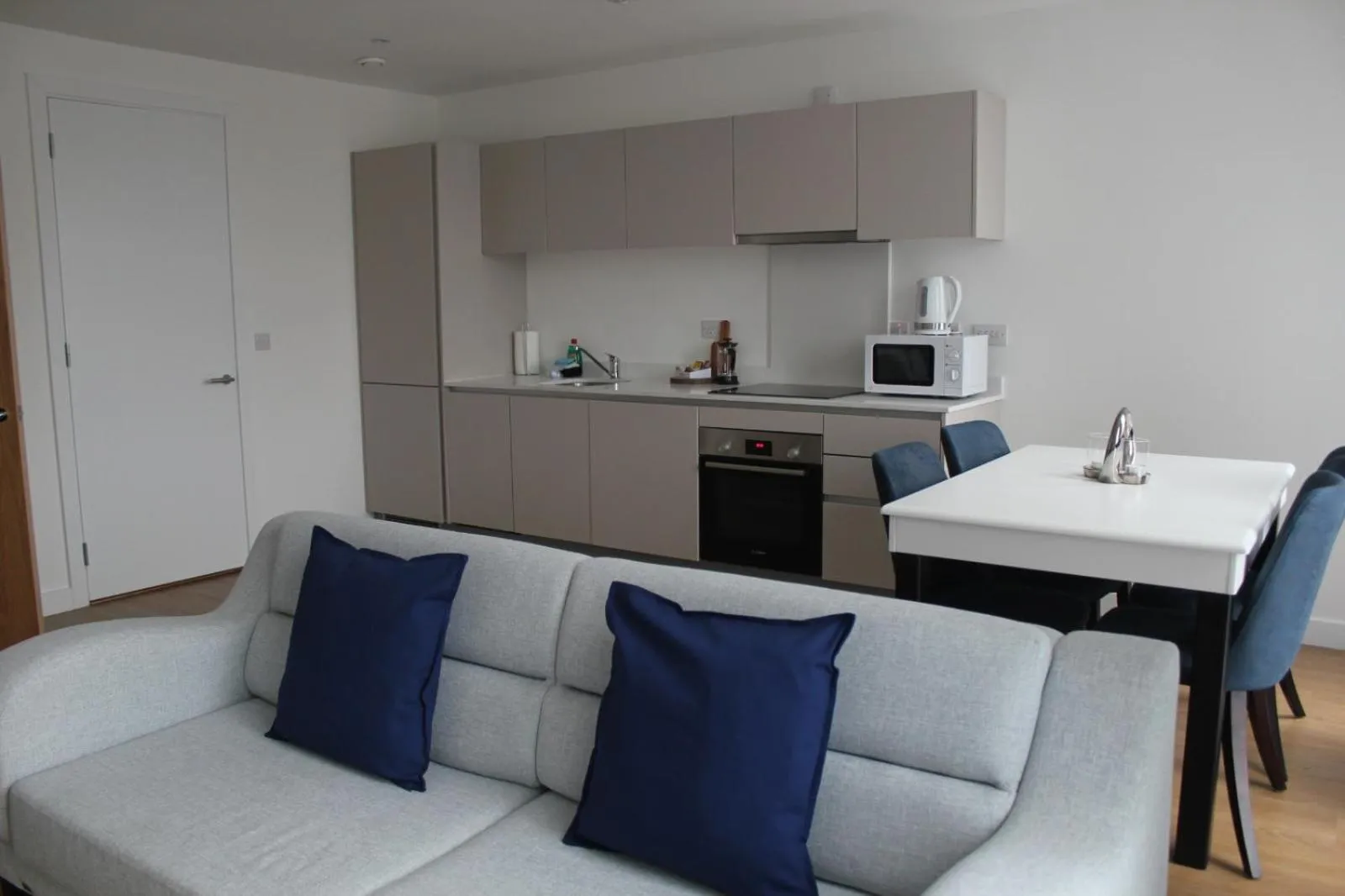 Property building in Berks Luxury Serviced Apartments , free parking, free Gym and free wifi