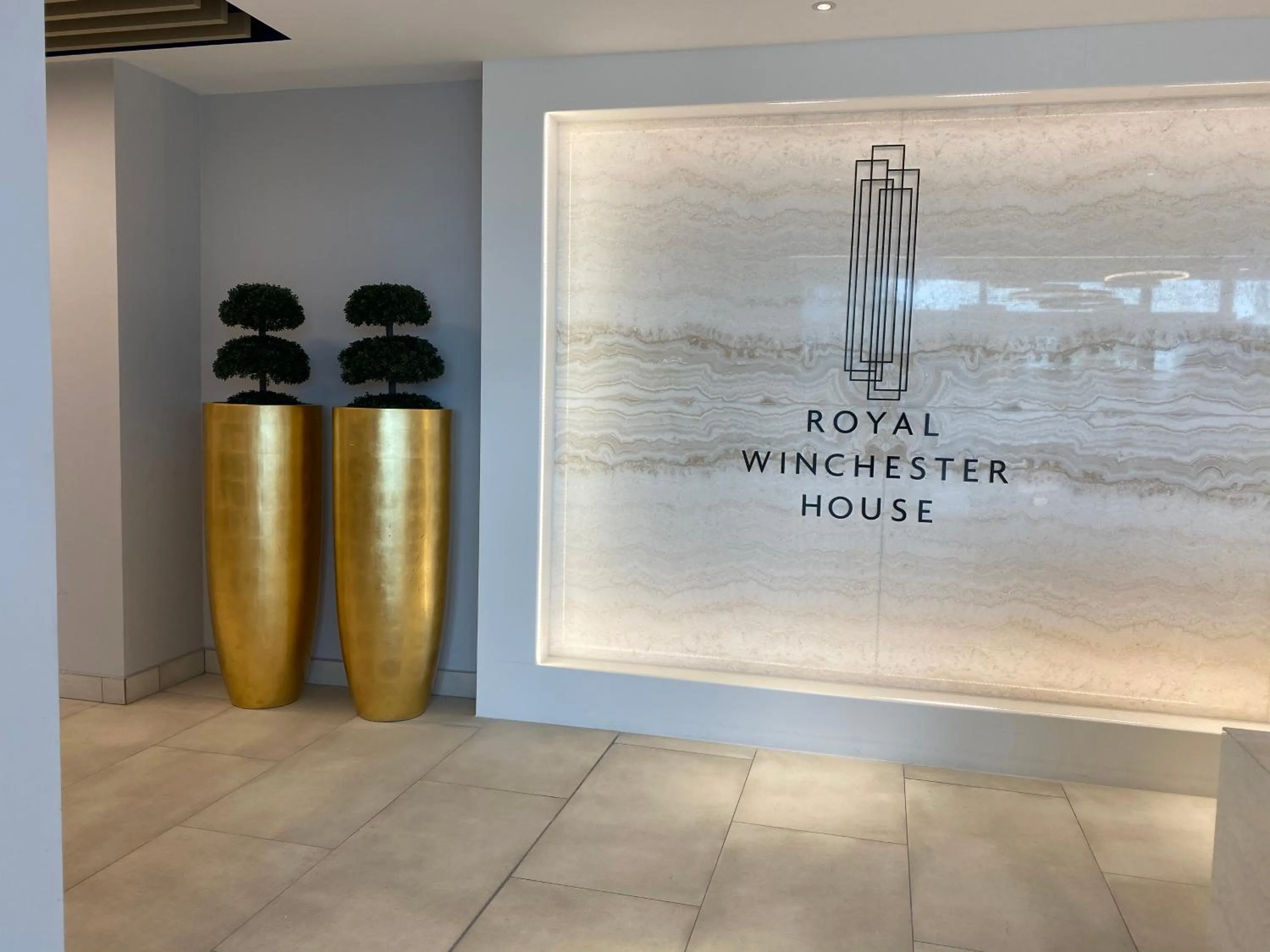 Lobby or reception in Berks Luxury Serviced Apartments , free parking, free Gym and free wifi