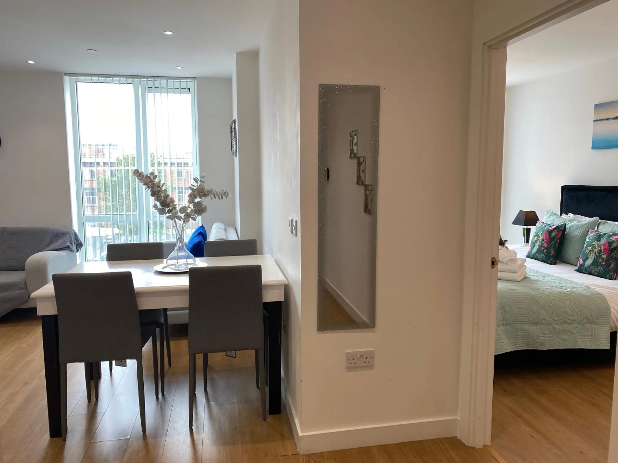 Berks Luxury Serviced Apartments , free parking, free Gym and free wifi