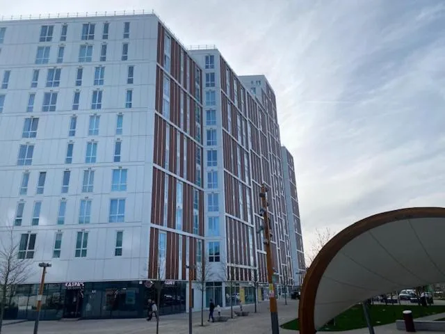 Property building in Berks Luxury Serviced Apartments , free parking, free Gym and free wifi