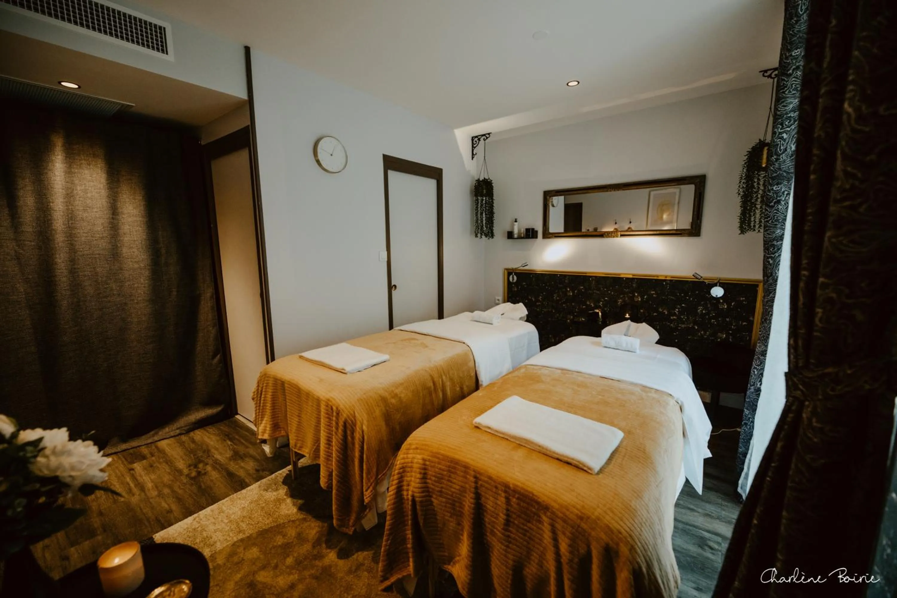 Massage, Bed in Grand Hotel Des Bains & Villas des Bains