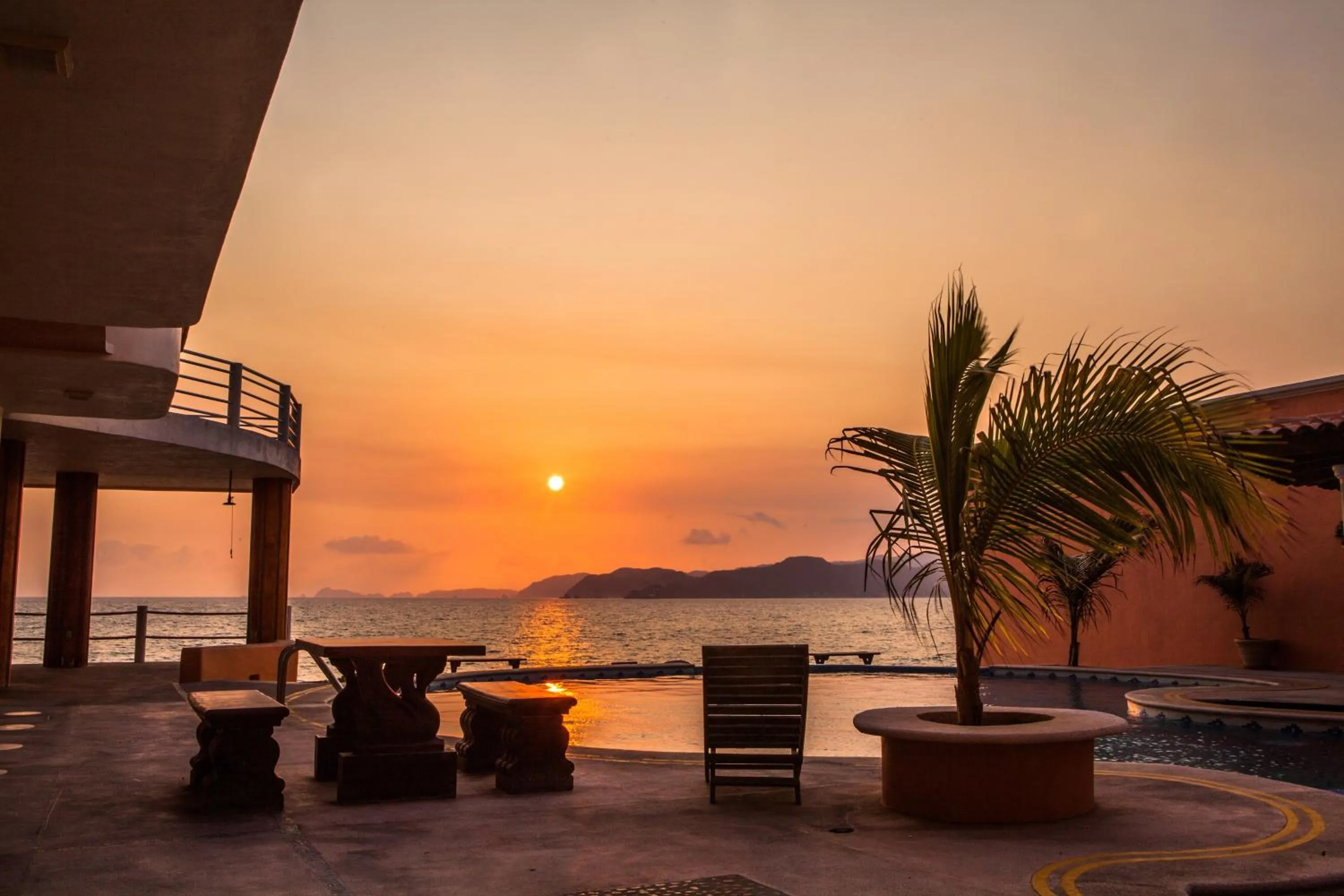 Swimming pool in Hotel La Alondra