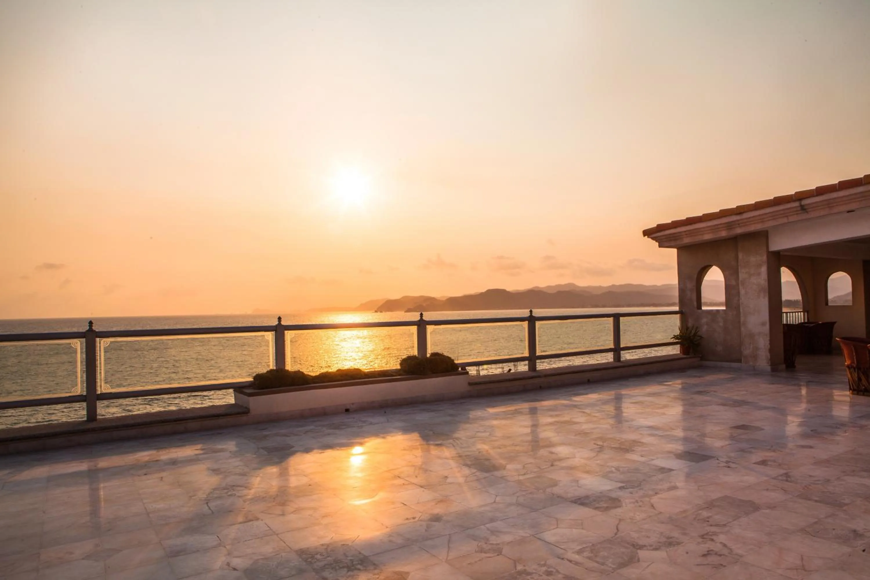 Lounge or bar in Hotel La Alondra