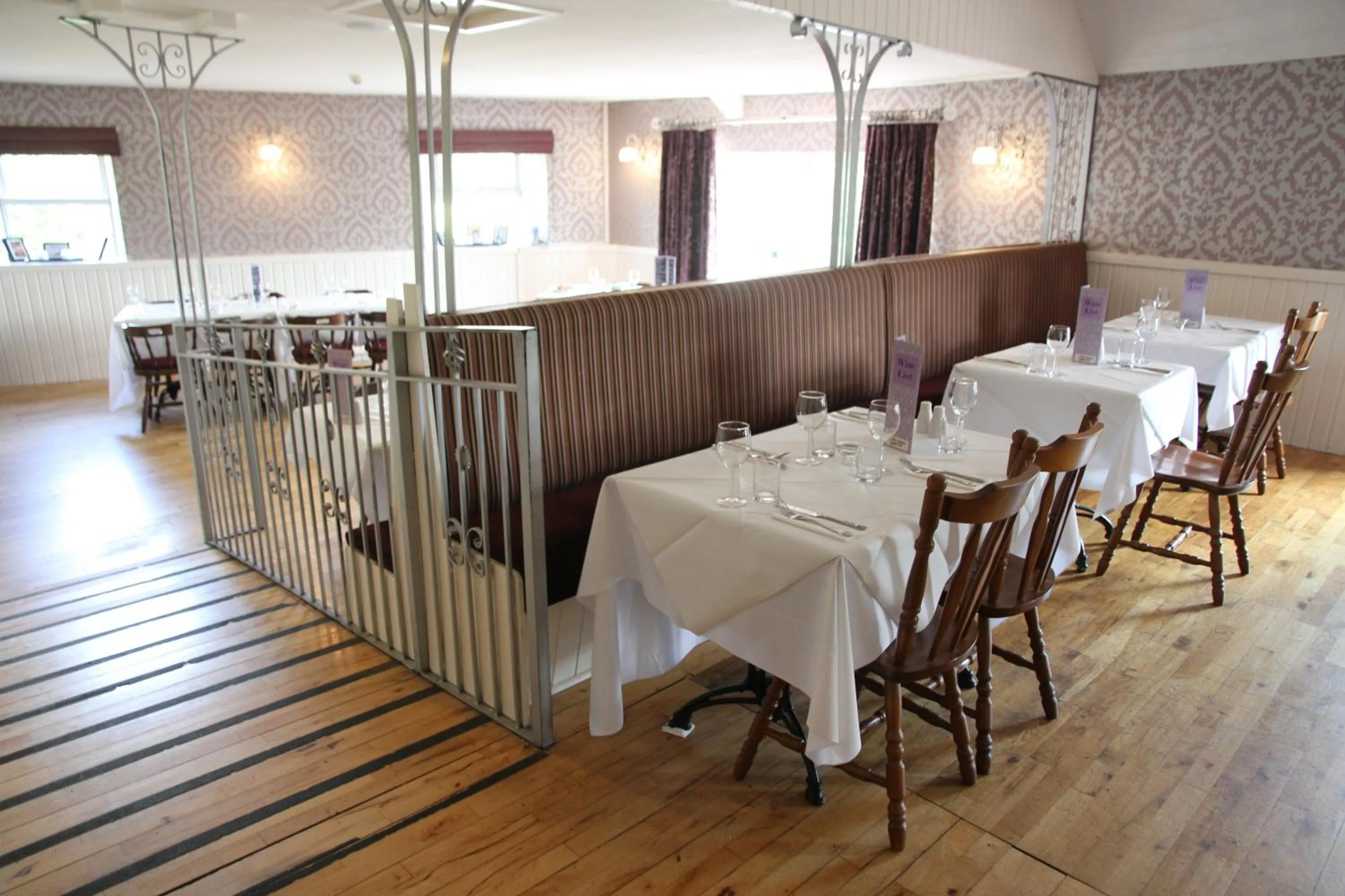 Dining area in 5 Corners Guest Inn