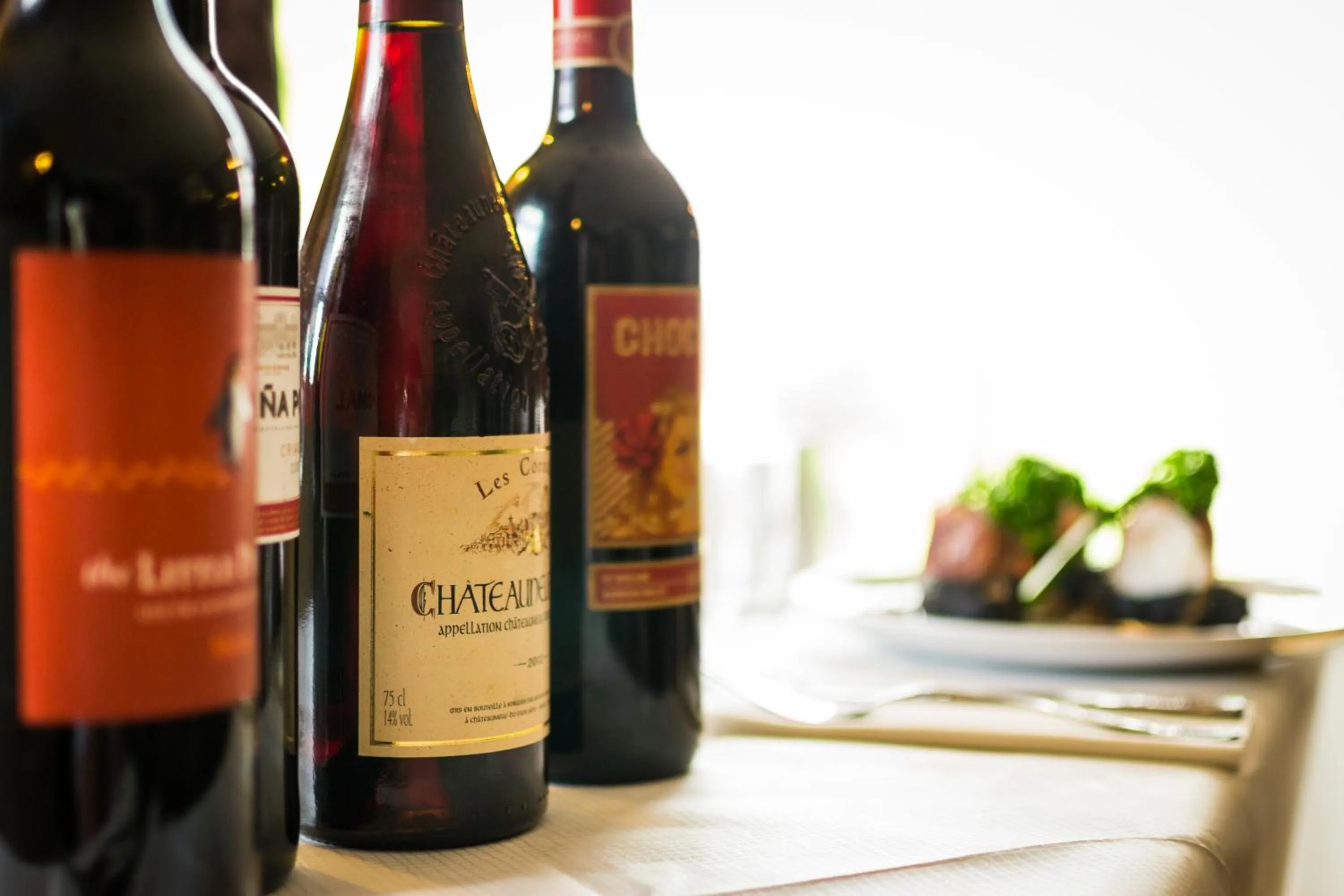 Drinks in 5 Corners Guest Inn