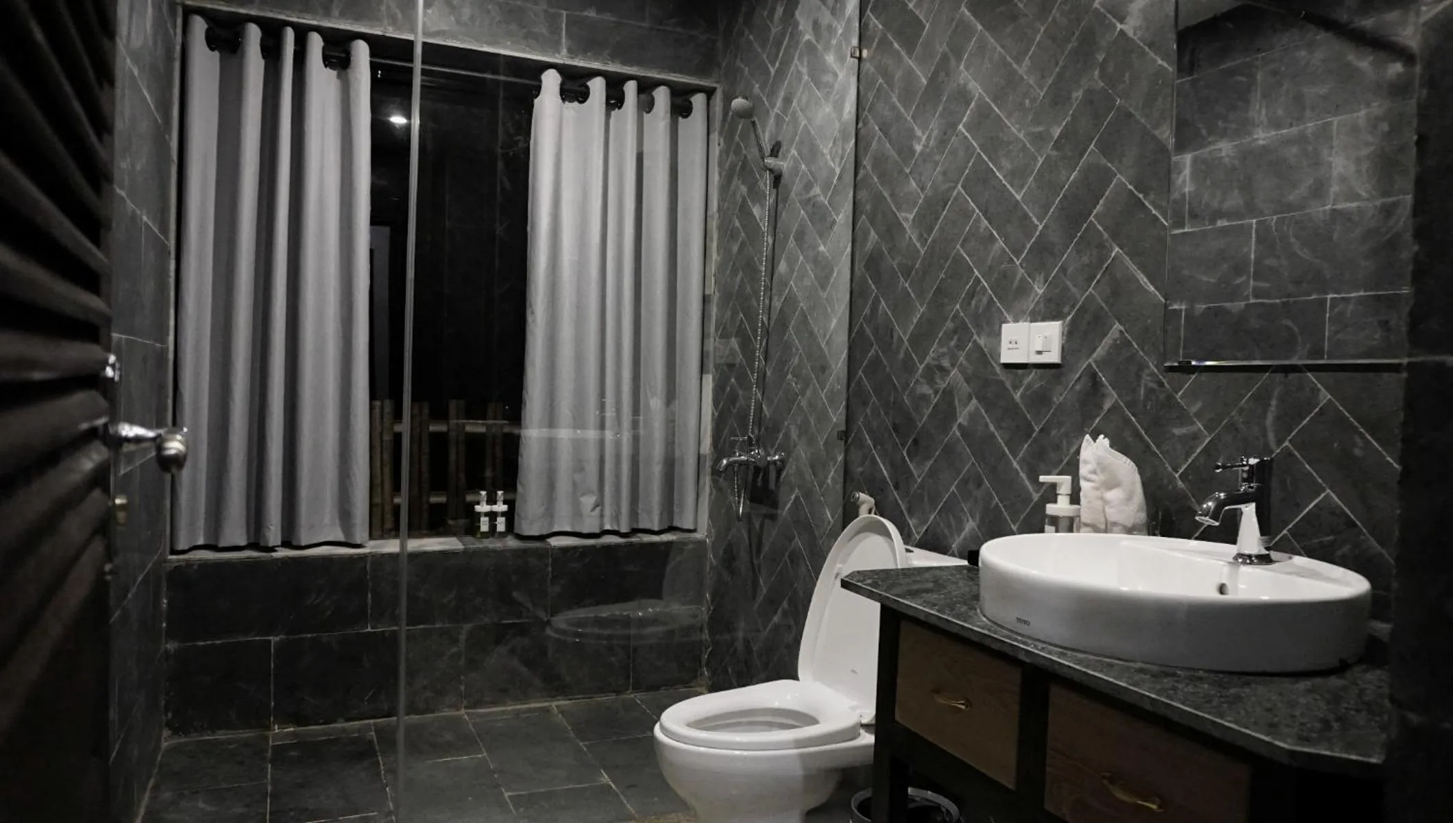 Bathroom in Bakhan Village Resort