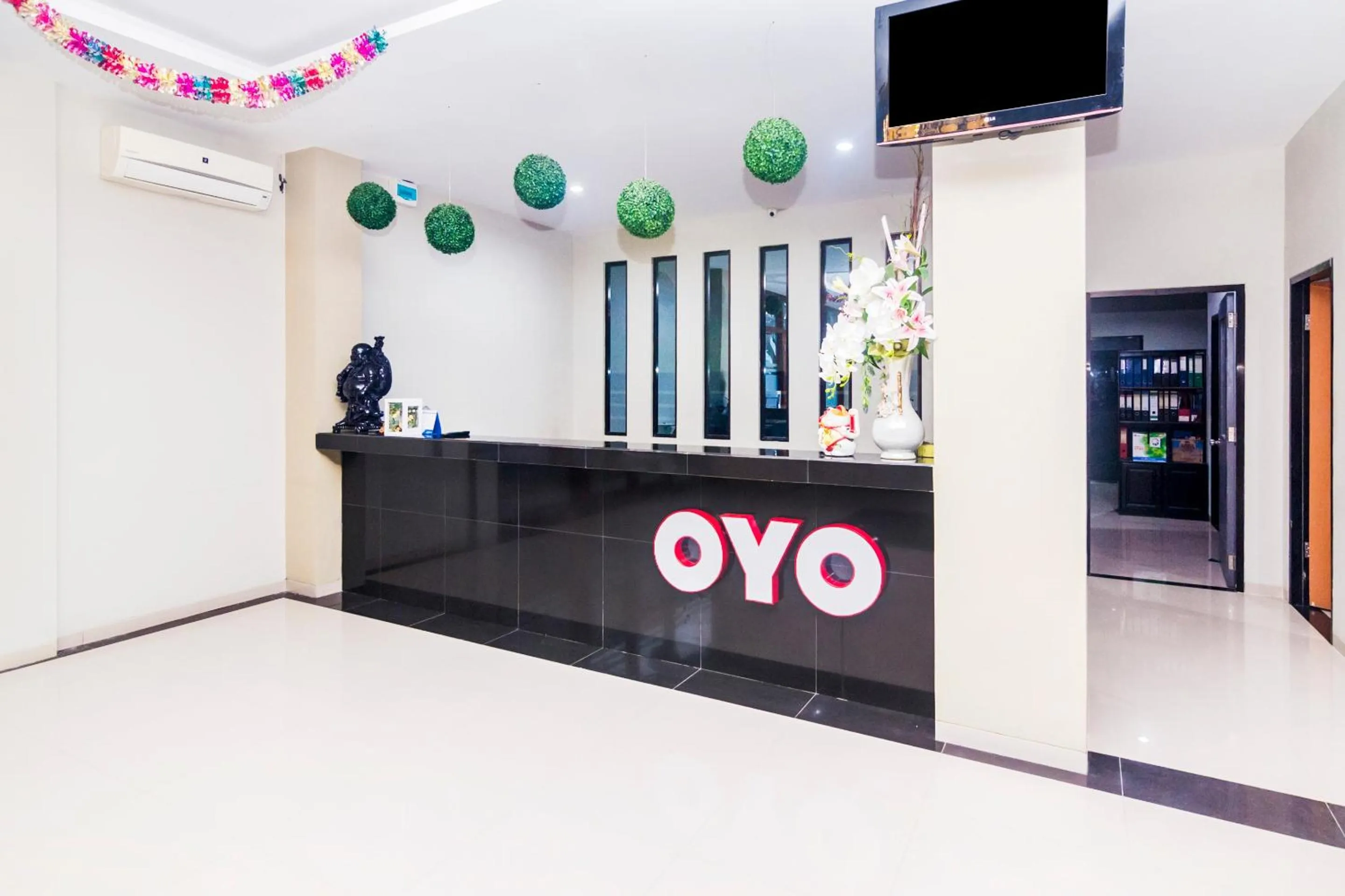 Lobby or reception in Capital O 1867 Kara Guest House